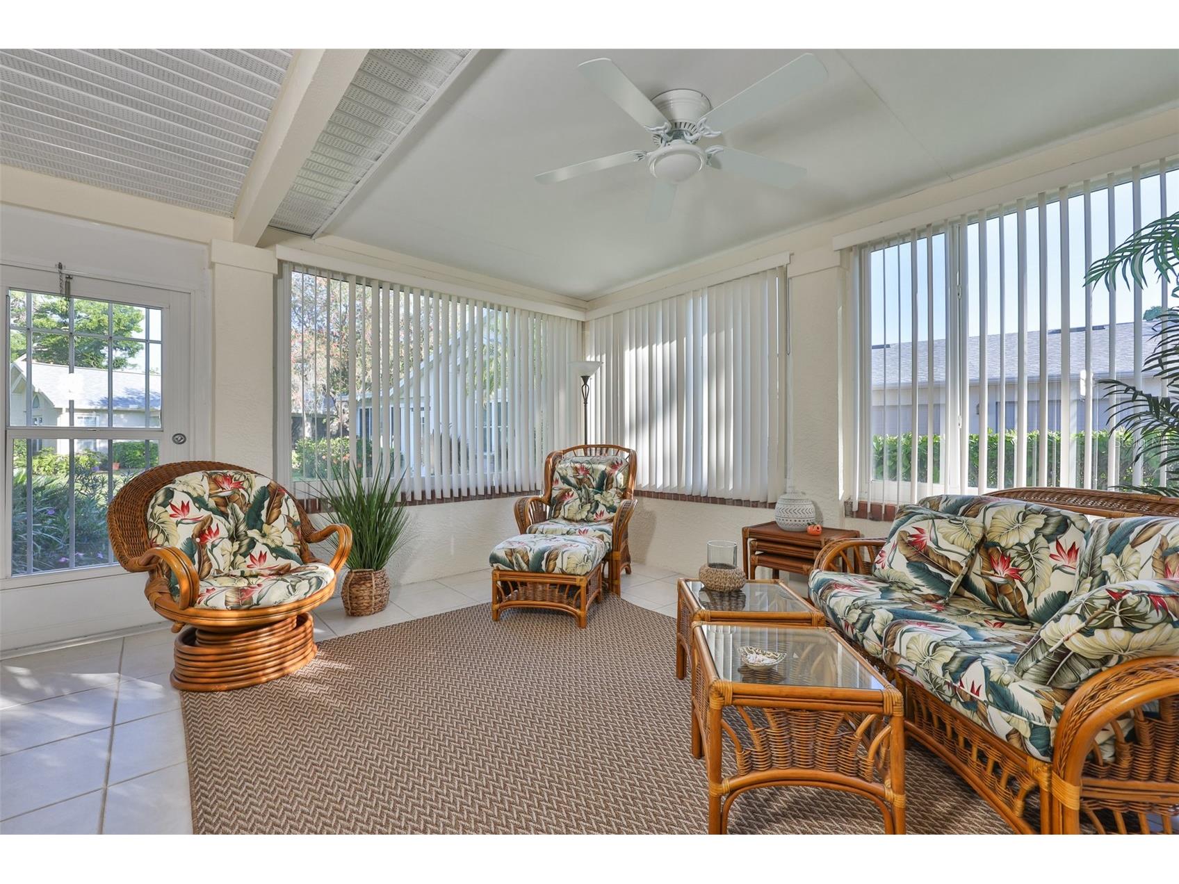 1115 Golfview Woods Drive Sun City Center FL 33573 TB8500610 image7