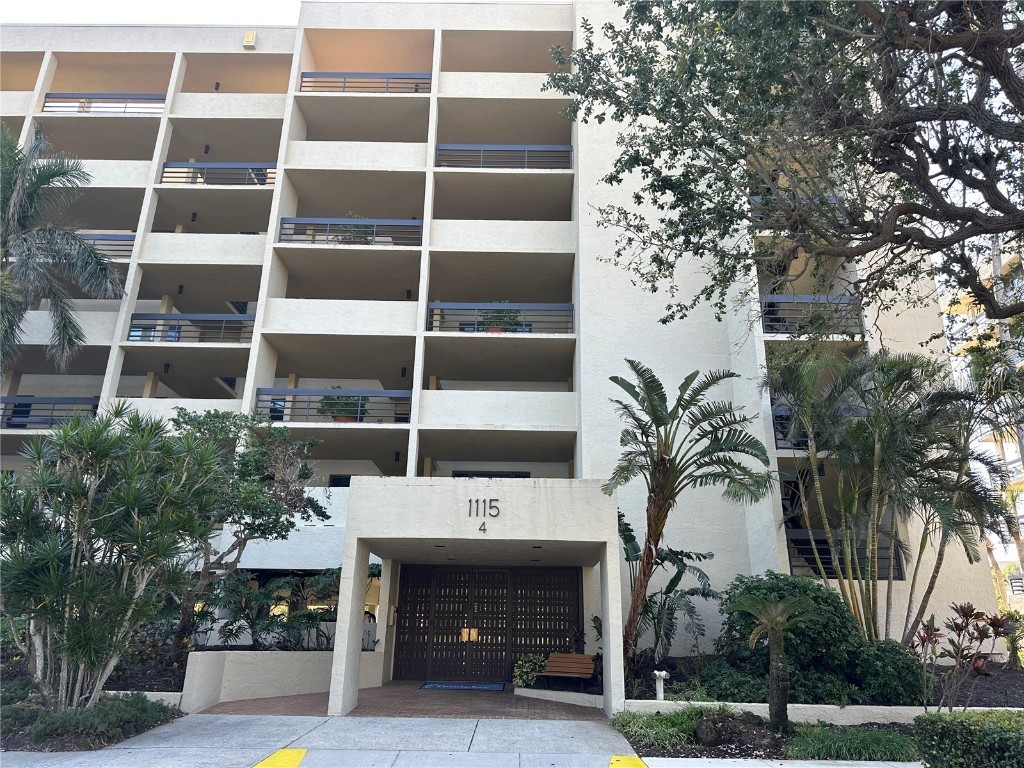 1115 Gulf Of Mexico Drive #201 Longboat Key FL 34228 A4562041 image1