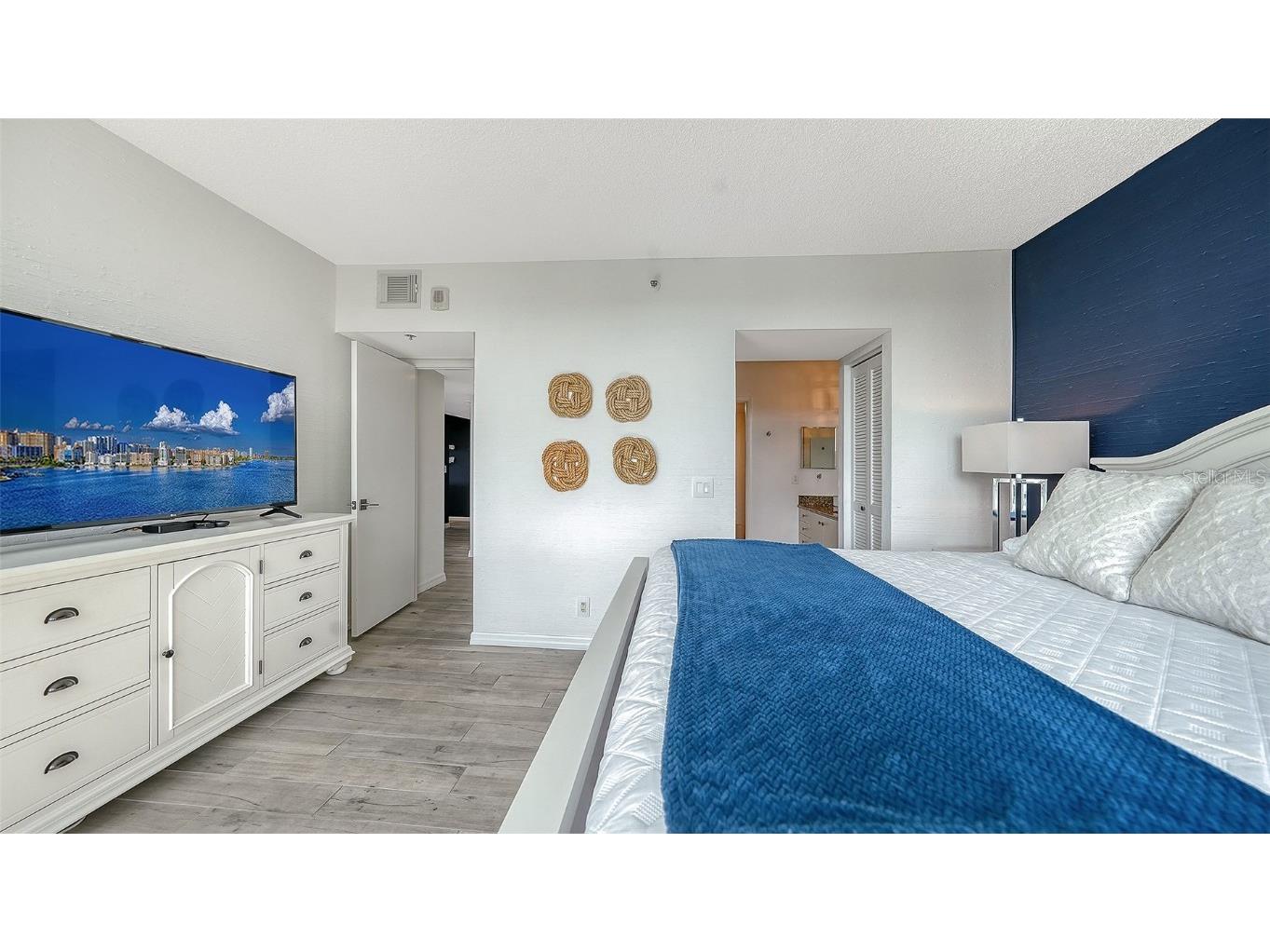 1115 Gulf Of Mexico Drive #401 Longboat Key FL 34228 A4671664 image24