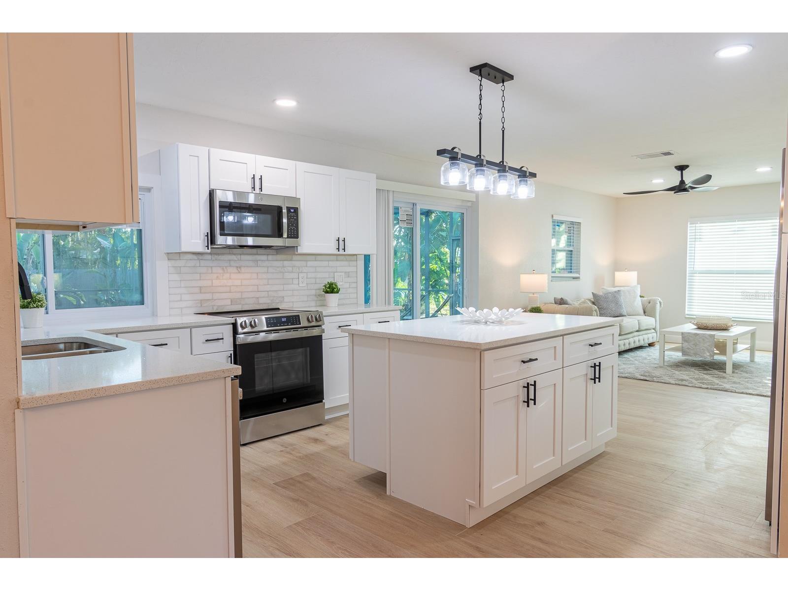 1115 Southern Pine Lane Sarasota FL 34243 A4698321 image6