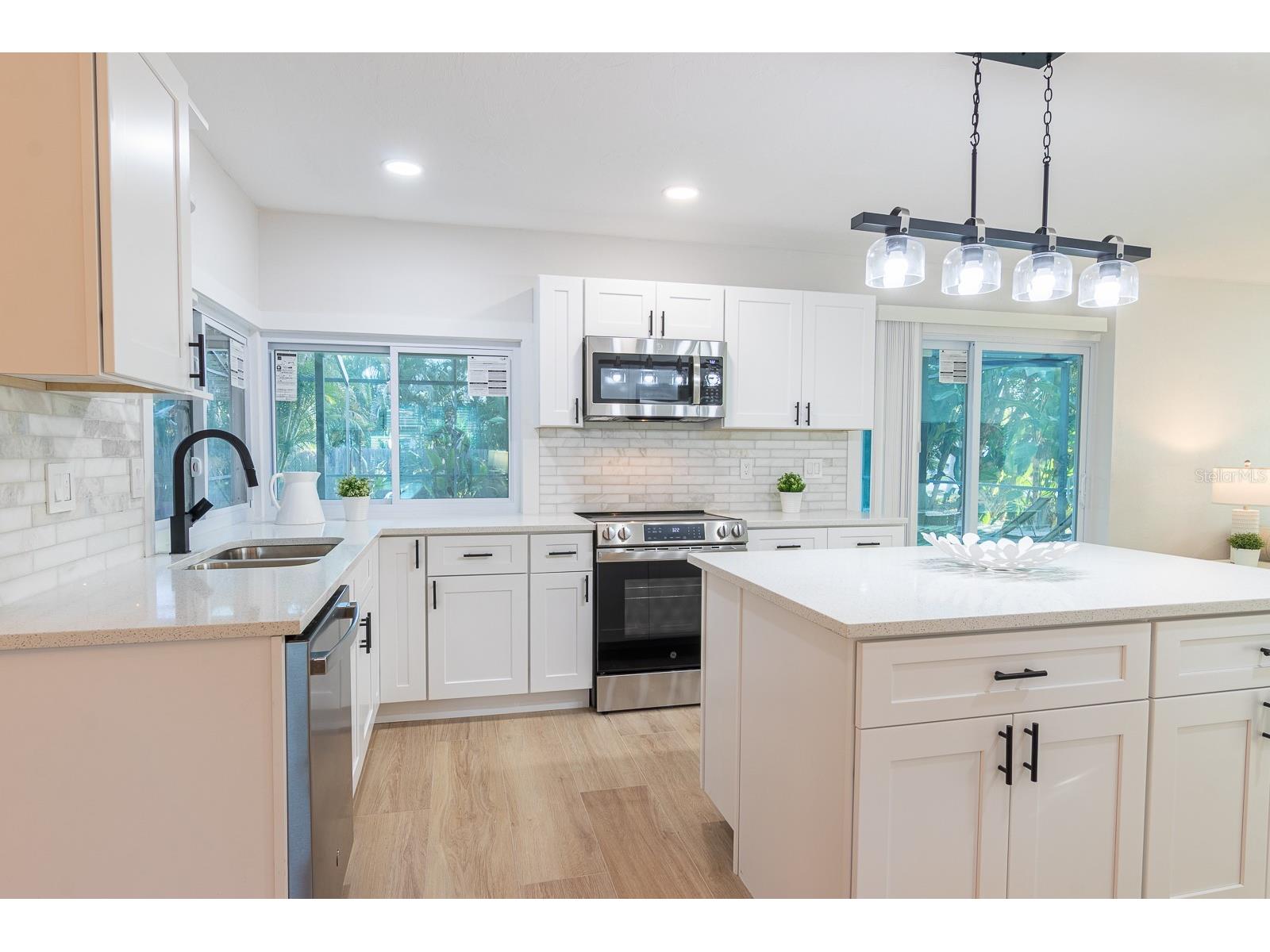 1115 Southern Pine Lane Sarasota FL 34243 A4698321 image7