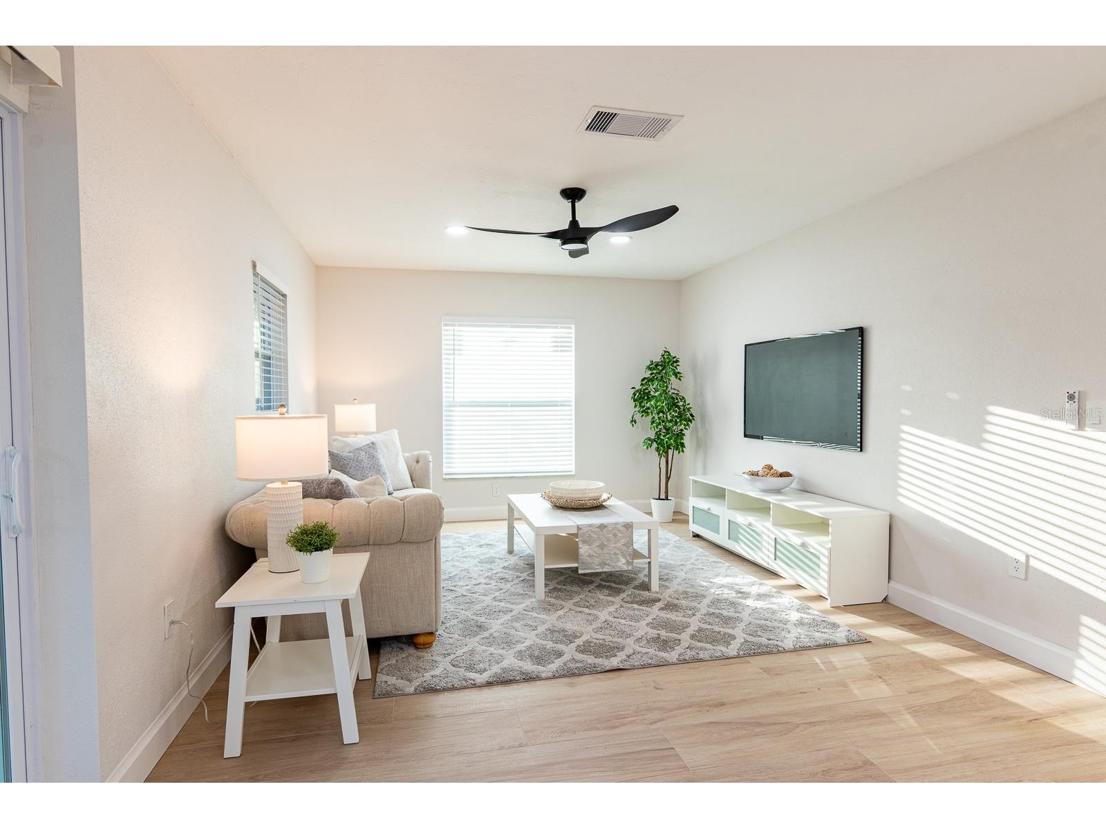 1115 Southern Pine Lane Sarasota FL 34243 A4698321 image8