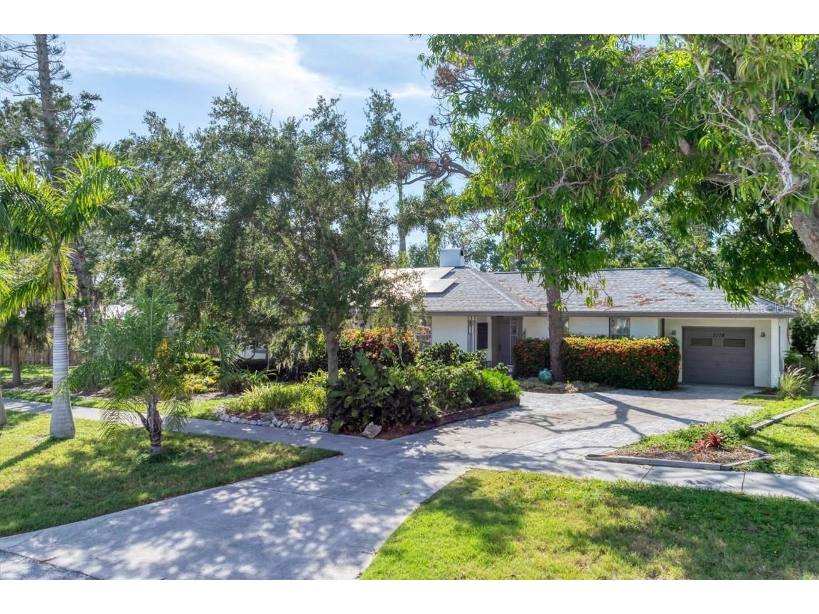 1116 Montezuma Drive Bradenton FL 34209 - PALMA SOLA BAY A4660474 image1