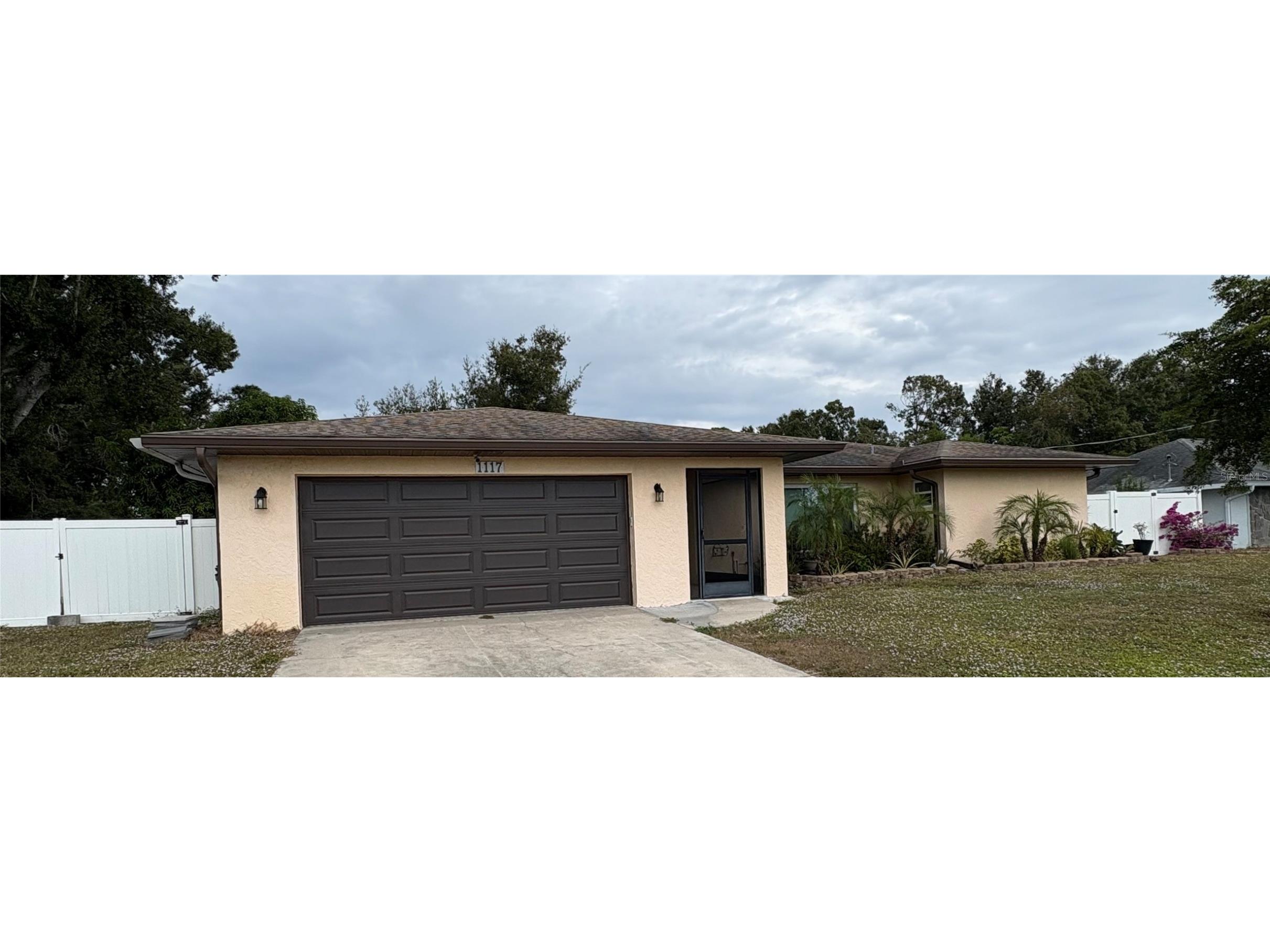 1117 Angela Maria Road Sarasota FL 34243 A4670431 image1