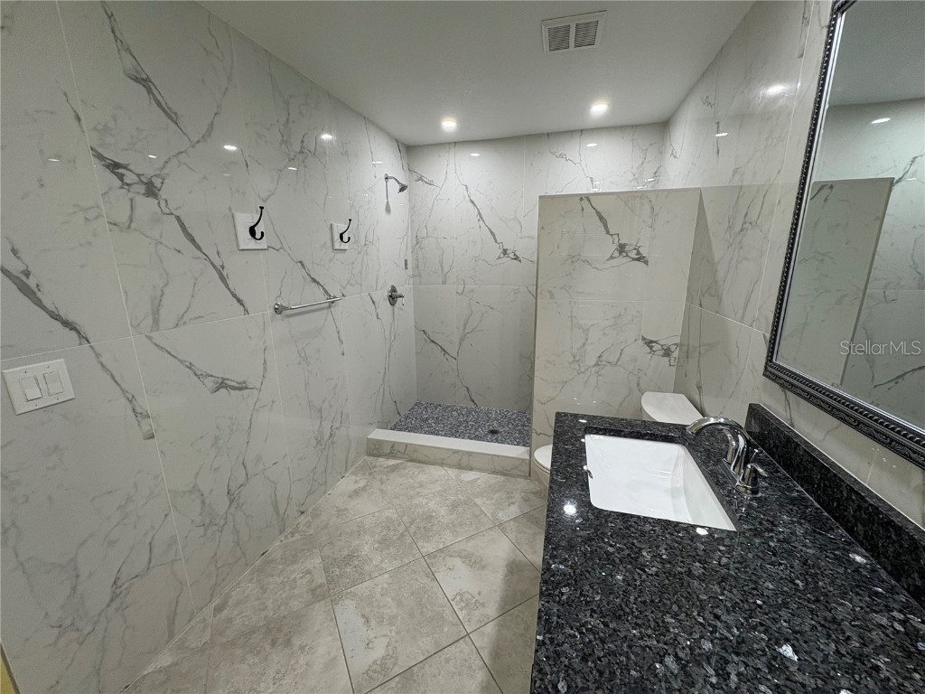 1117 Angela Maria Road Sarasota FL 34243 A4670431 image36