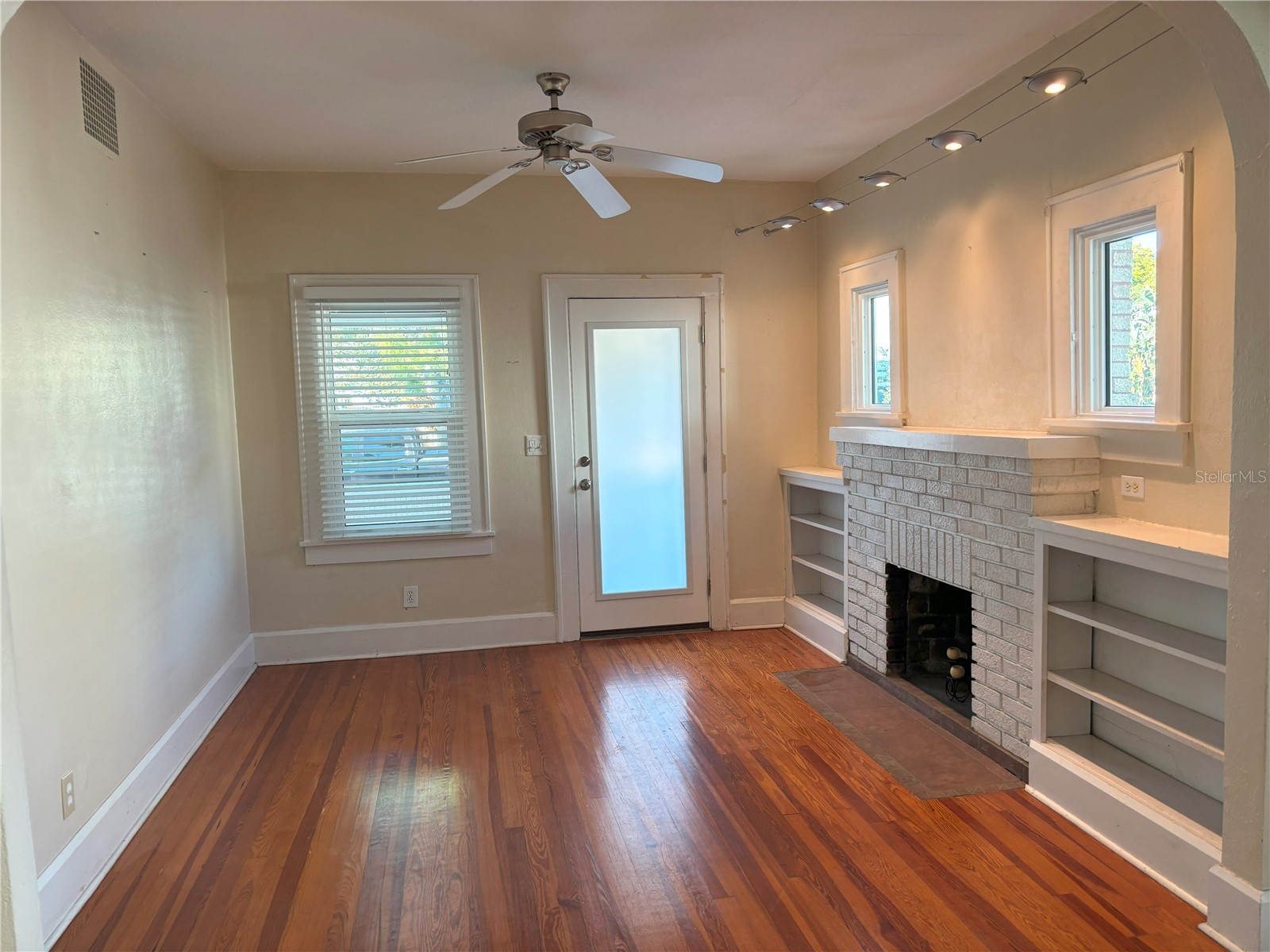 1118 23rd Avenue N Saint Petersburg FL 33704 TB8505201 image17