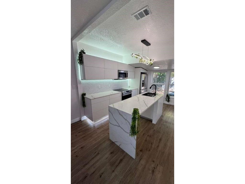 1118 E Linebaugh Avenue Tampa FL 33612 O6362921 image15