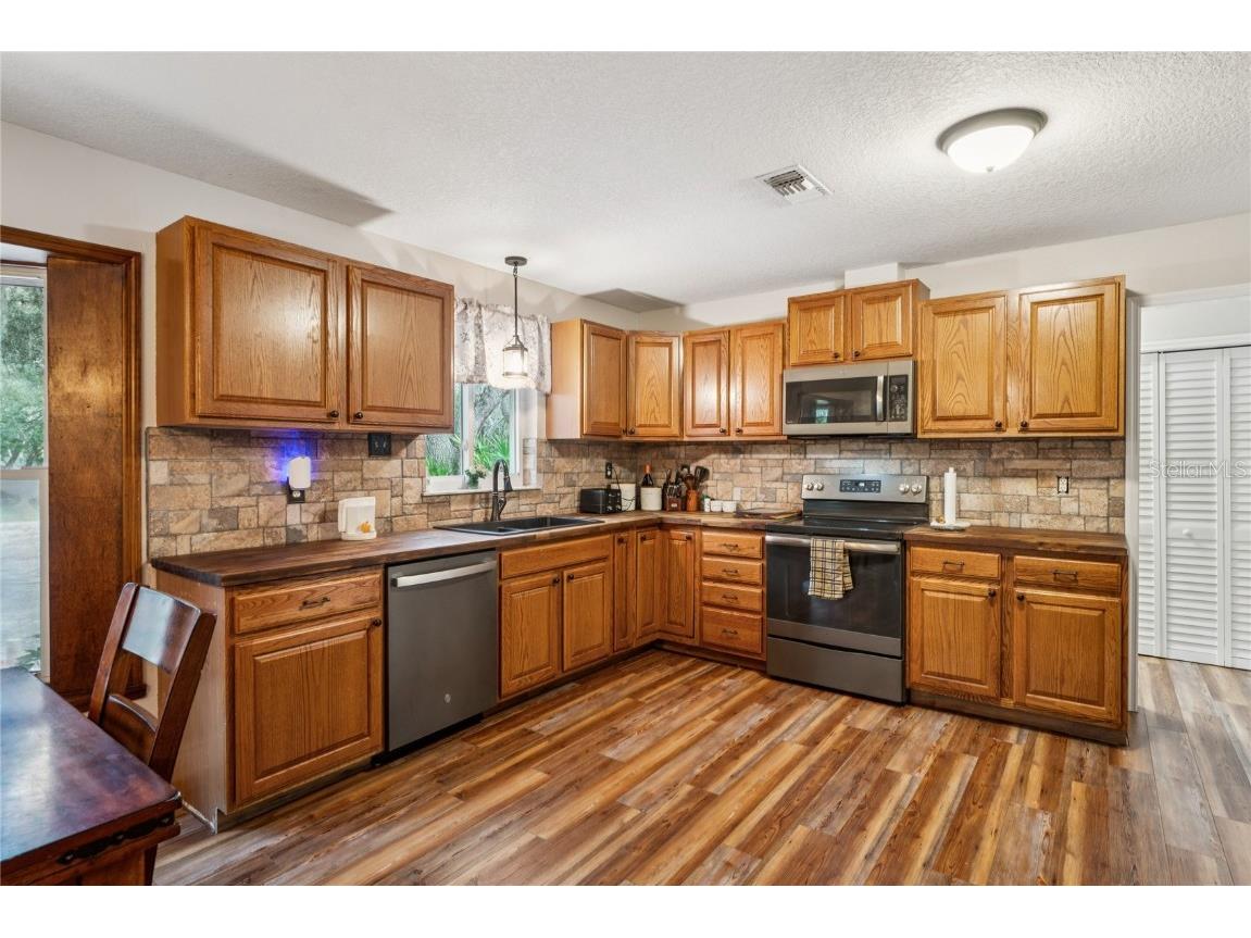 11185 Cleever Street Weeki Wachee FL 34614 W7881024 image14