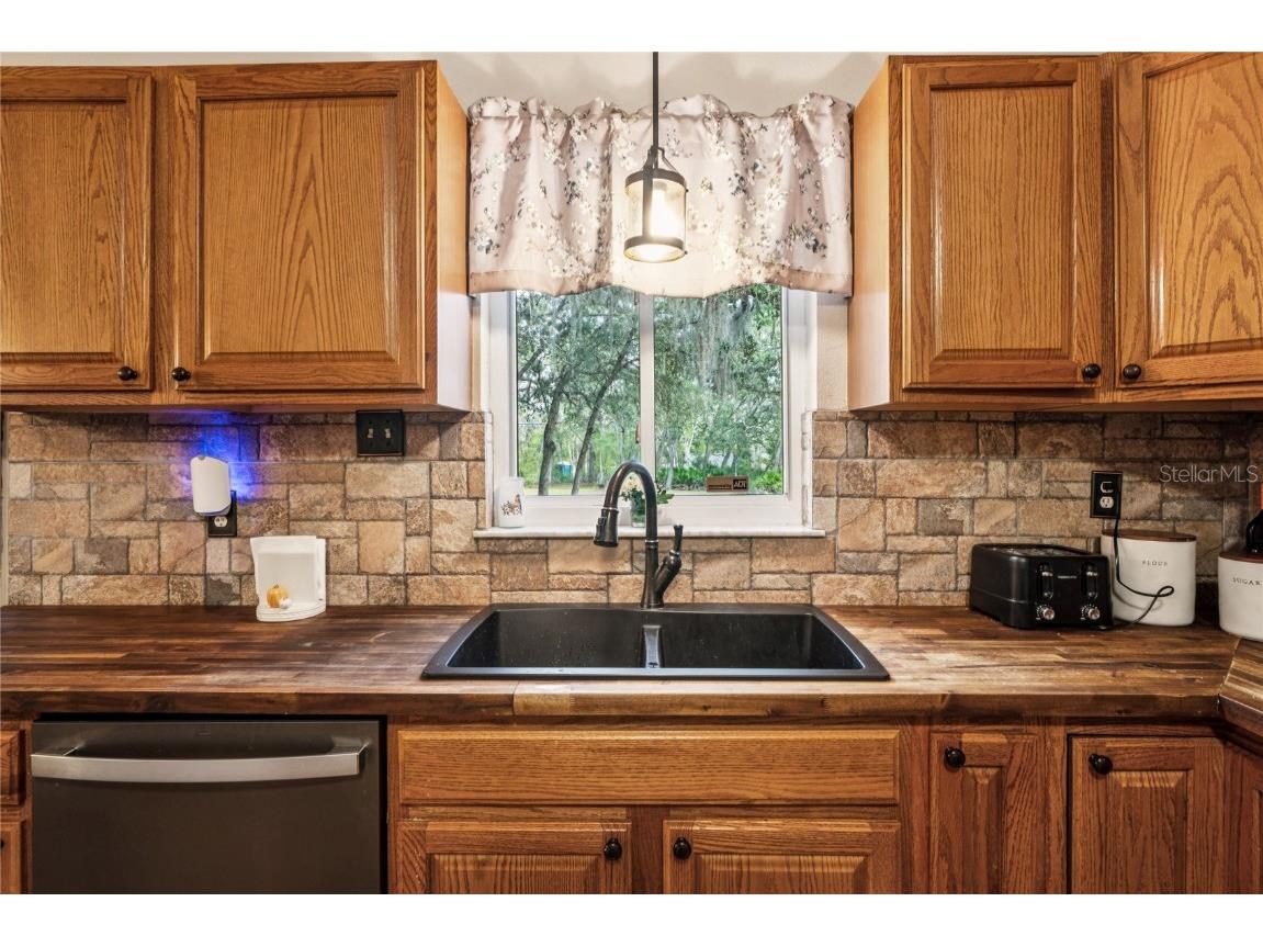 11185 Cleever Street Weeki Wachee FL 34614 W7881024 image15