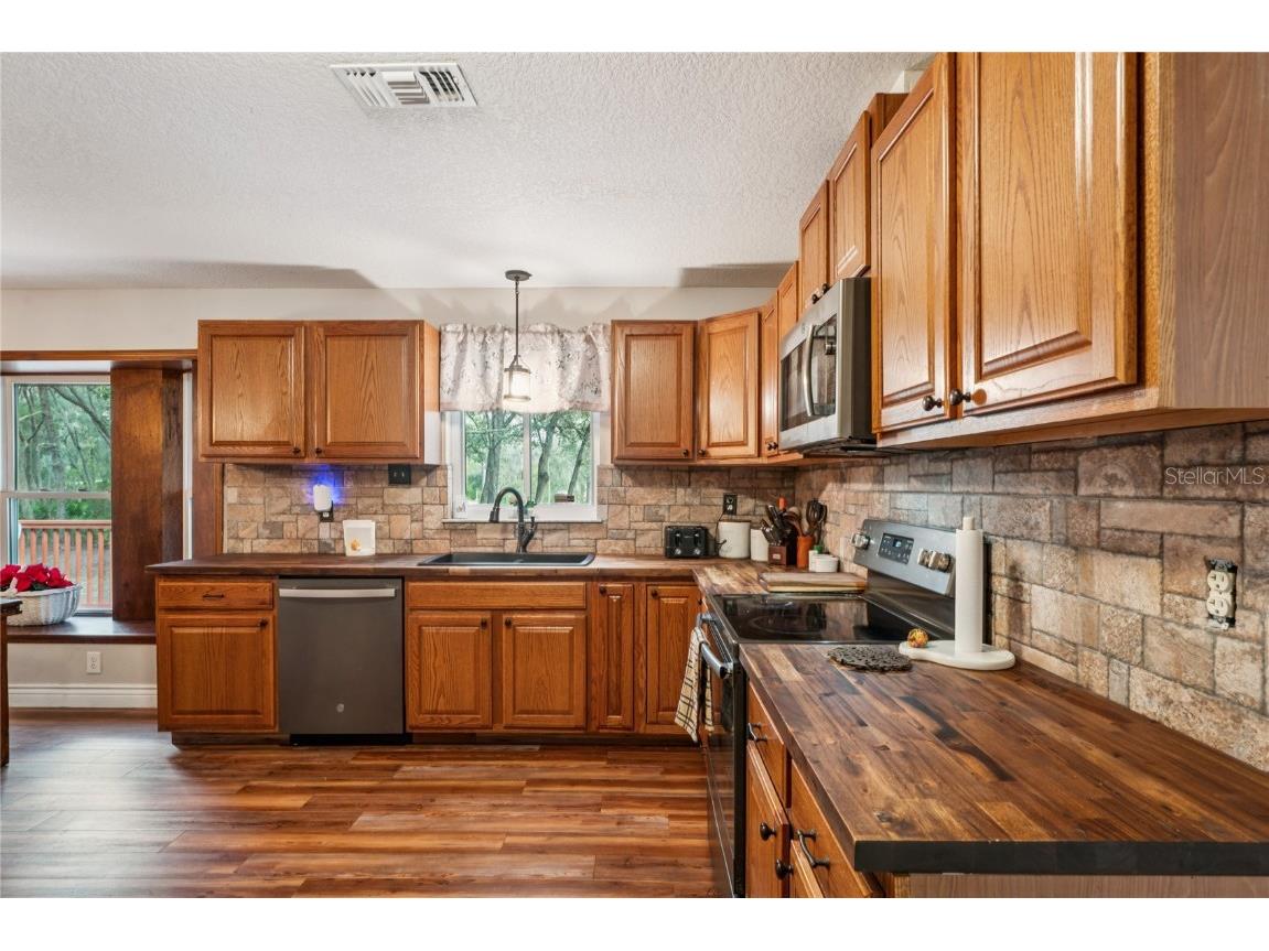 11185 Cleever Street Weeki Wachee FL 34614 W7881024 image16