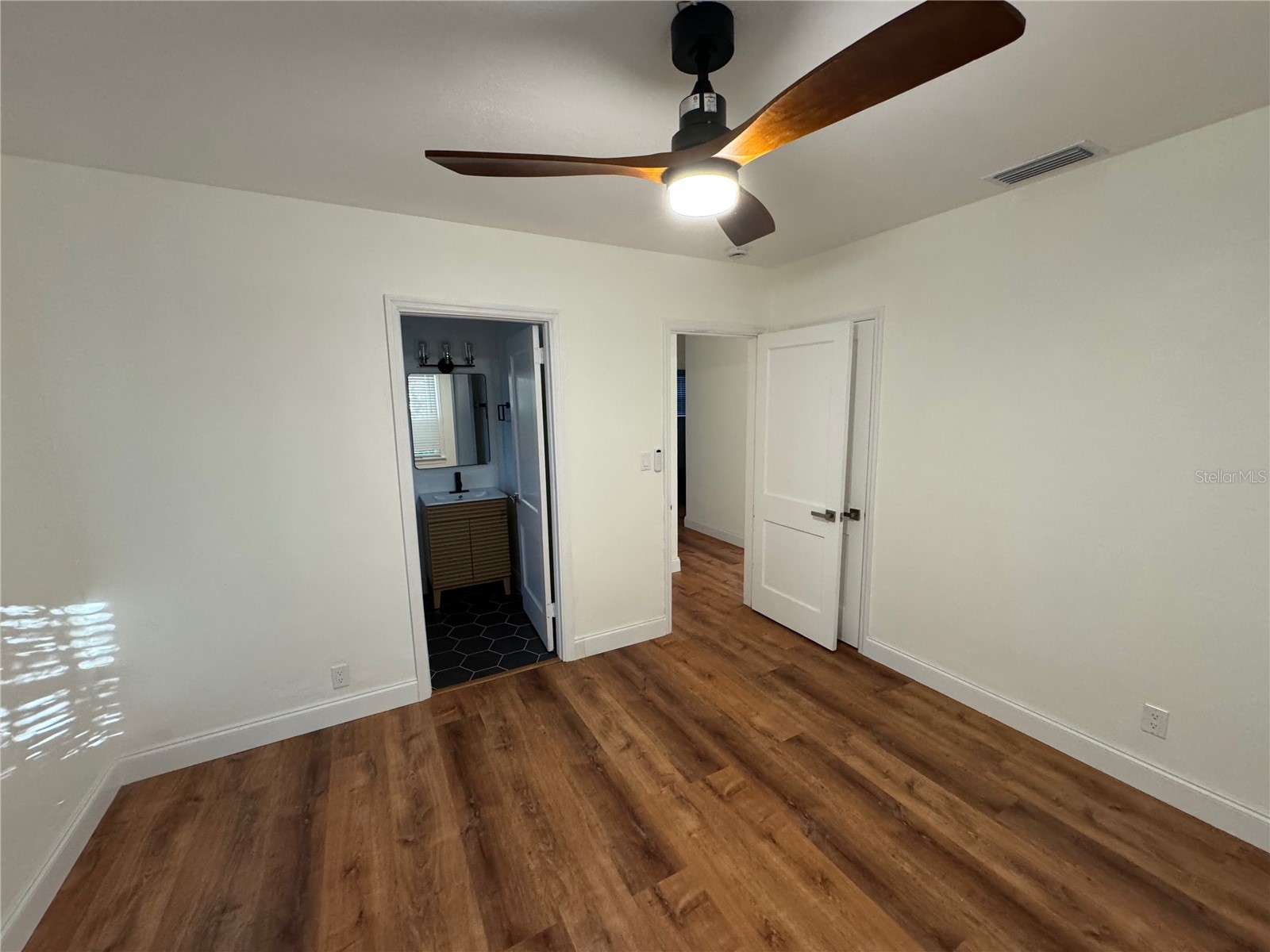 1119 Newton Avenue S Saint Petersburg FL 33705 TB8448262 image10