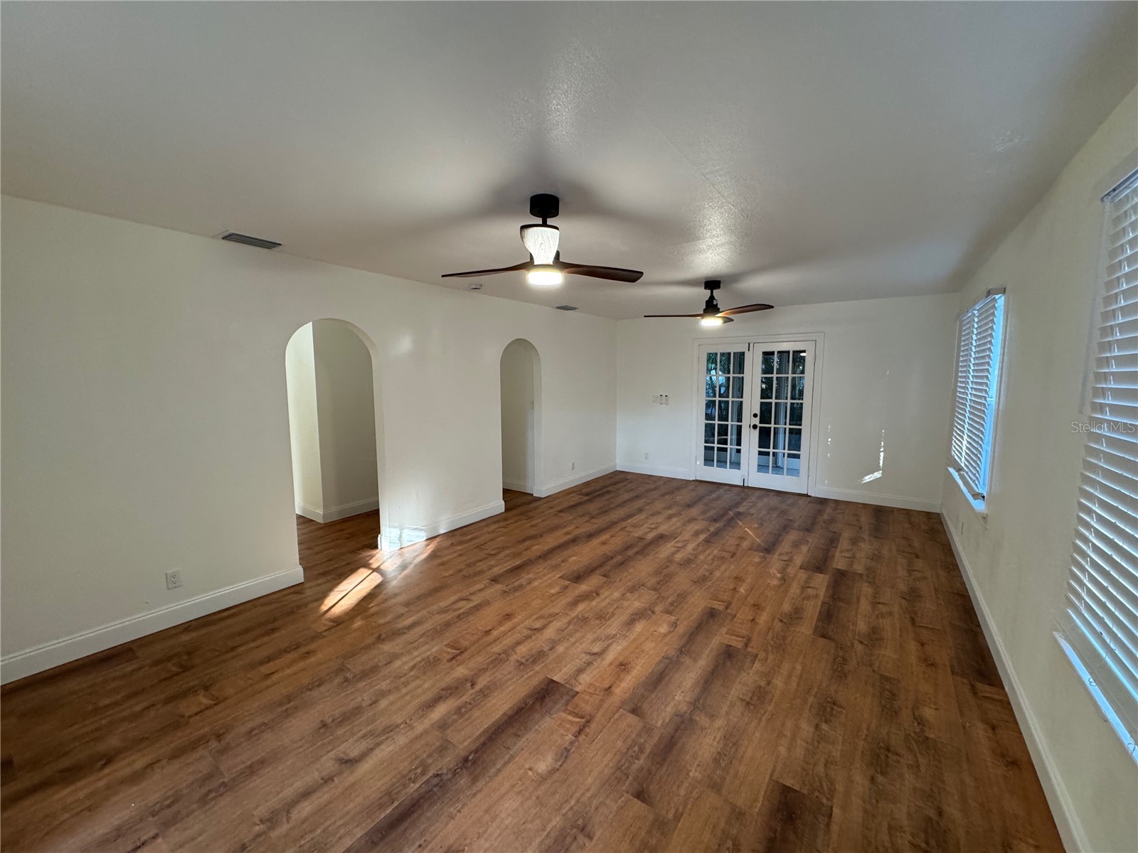 1119 Newton Avenue S Saint Petersburg FL 33705 TB8448262 image3