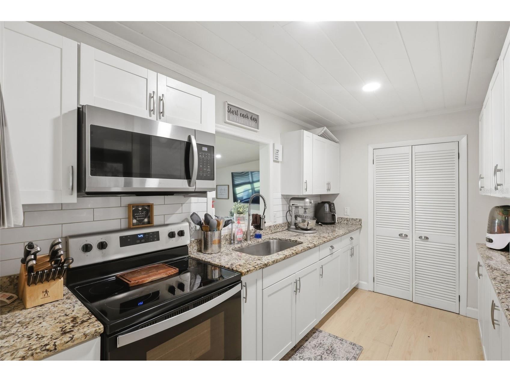 112 Edwards Avenue Orange City FL 32763 V4948493 image12