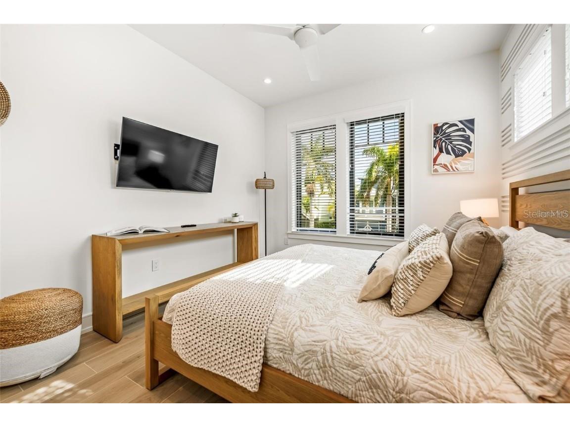 112 Maple Avenue Anna Maria FL 34216 A4663380 image26