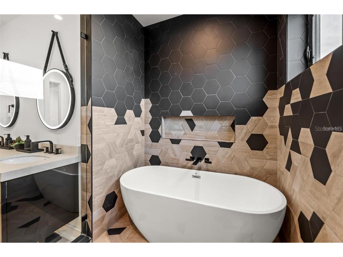 112 Maple Avenue Anna Maria FL 34216 A4663380 image33