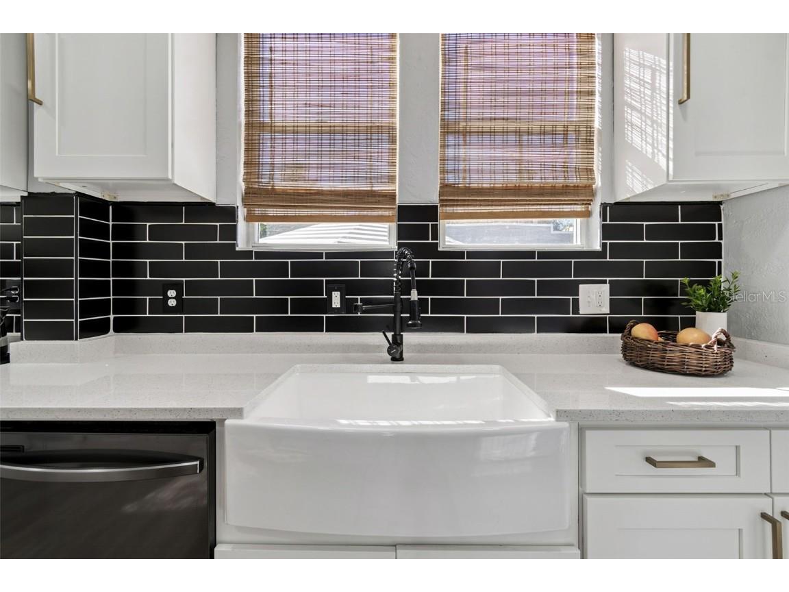 1120 17th Avenue N Saint Petersburg FL 33704 TB8448255 image19