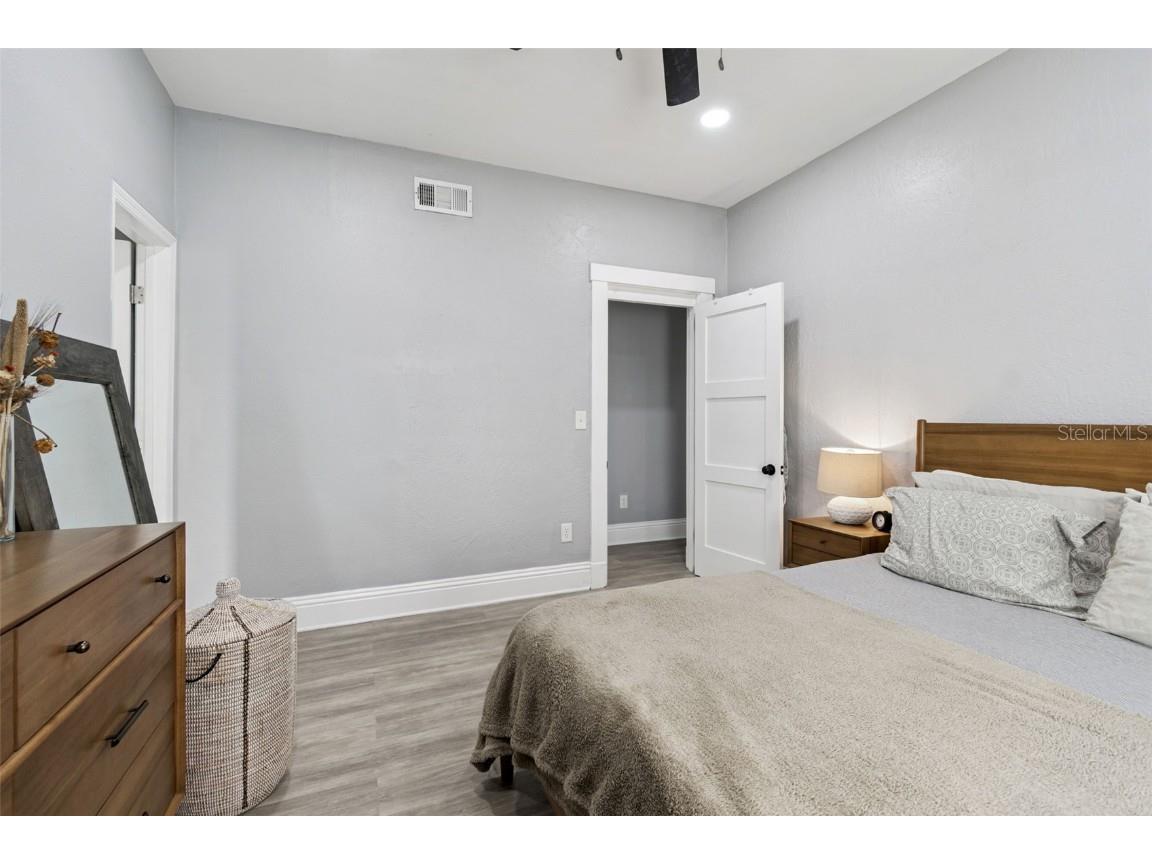 1120 17th Avenue N Saint Petersburg FL 33704 TB8448255 image24