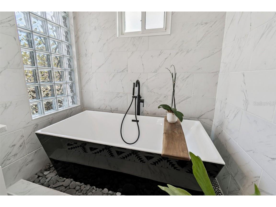 1120 17th Avenue N Saint Petersburg FL 33704 TB8448255 image37