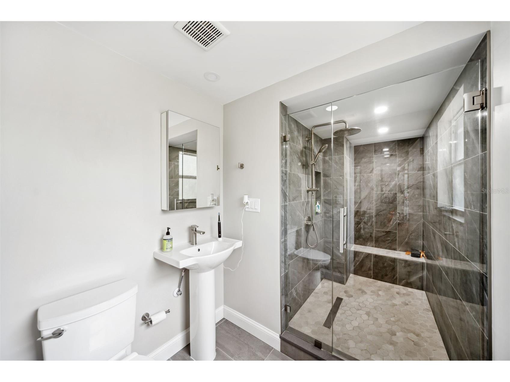 1120 43rd Avenue N Saint Petersburg FL 33703 TB8477382 image37