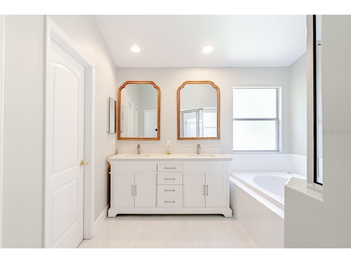 1120 Bluffs Circle Dunedin FL 34698 W7877252 image32