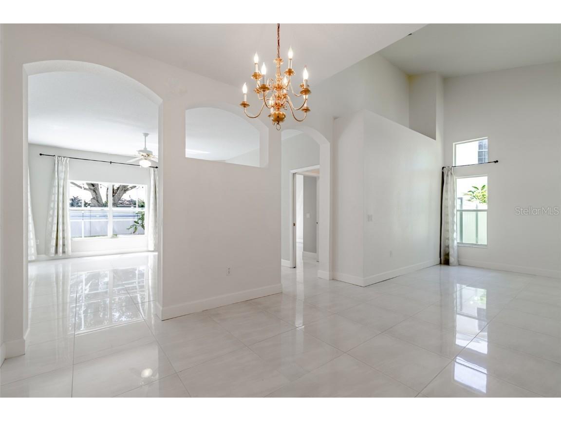 1120 Bluffs Circle Dunedin FL 34698 W7877252 image9