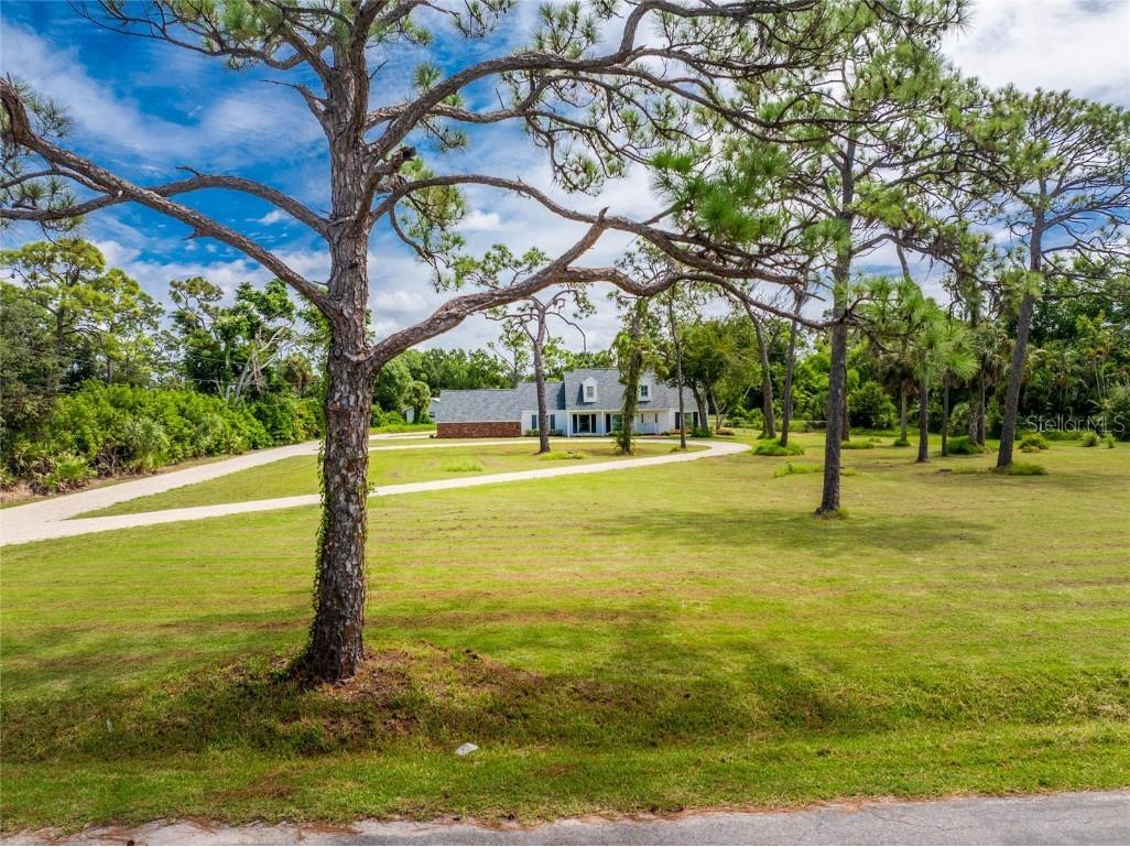 1120 Larchmont Drive Englewood FL 34223 D6143551 image2