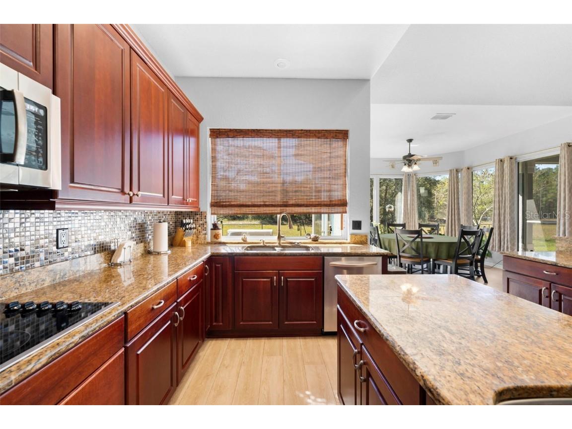 11200 Woodland Waters Boulevard Weeki Wachee FL 34613 W7879951 image16