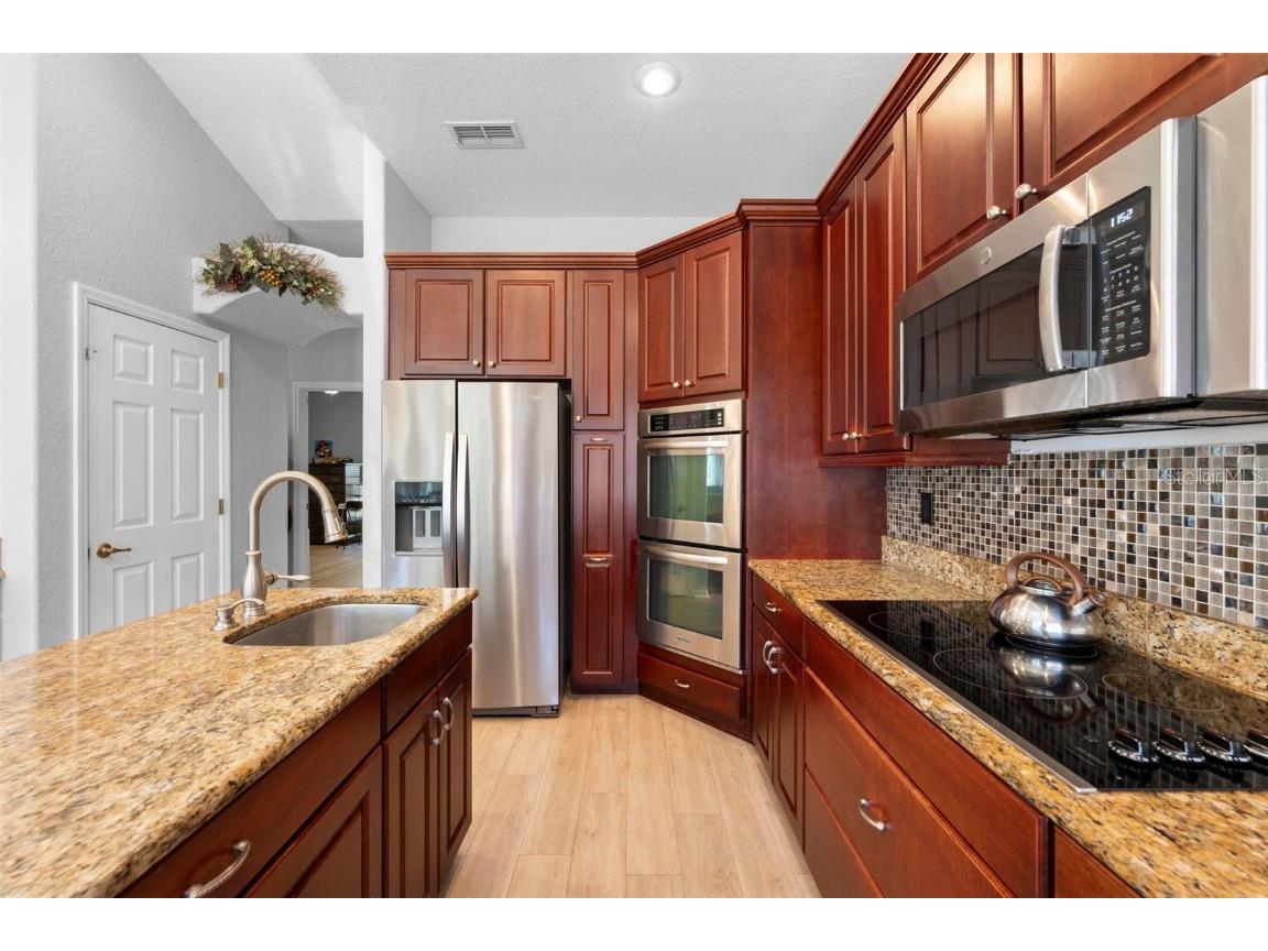 11200 Woodland Waters Boulevard Weeki Wachee FL 34613 W7879951 image17