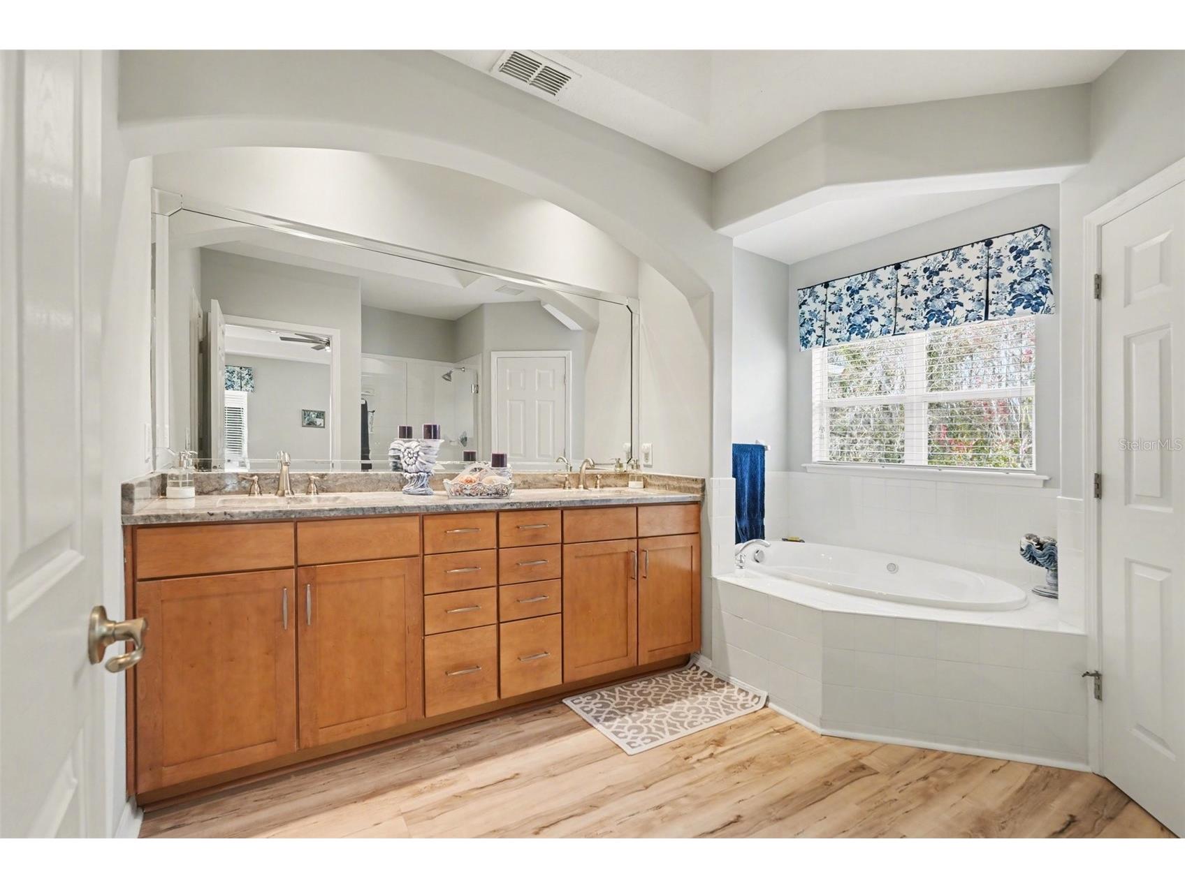 11201 Green Park Circle Tampa FL 33626 TB8476954 image21