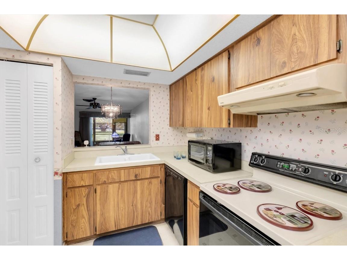 11204 Pembridge Court #4 Port Richey FL 34668 W7879974 image10