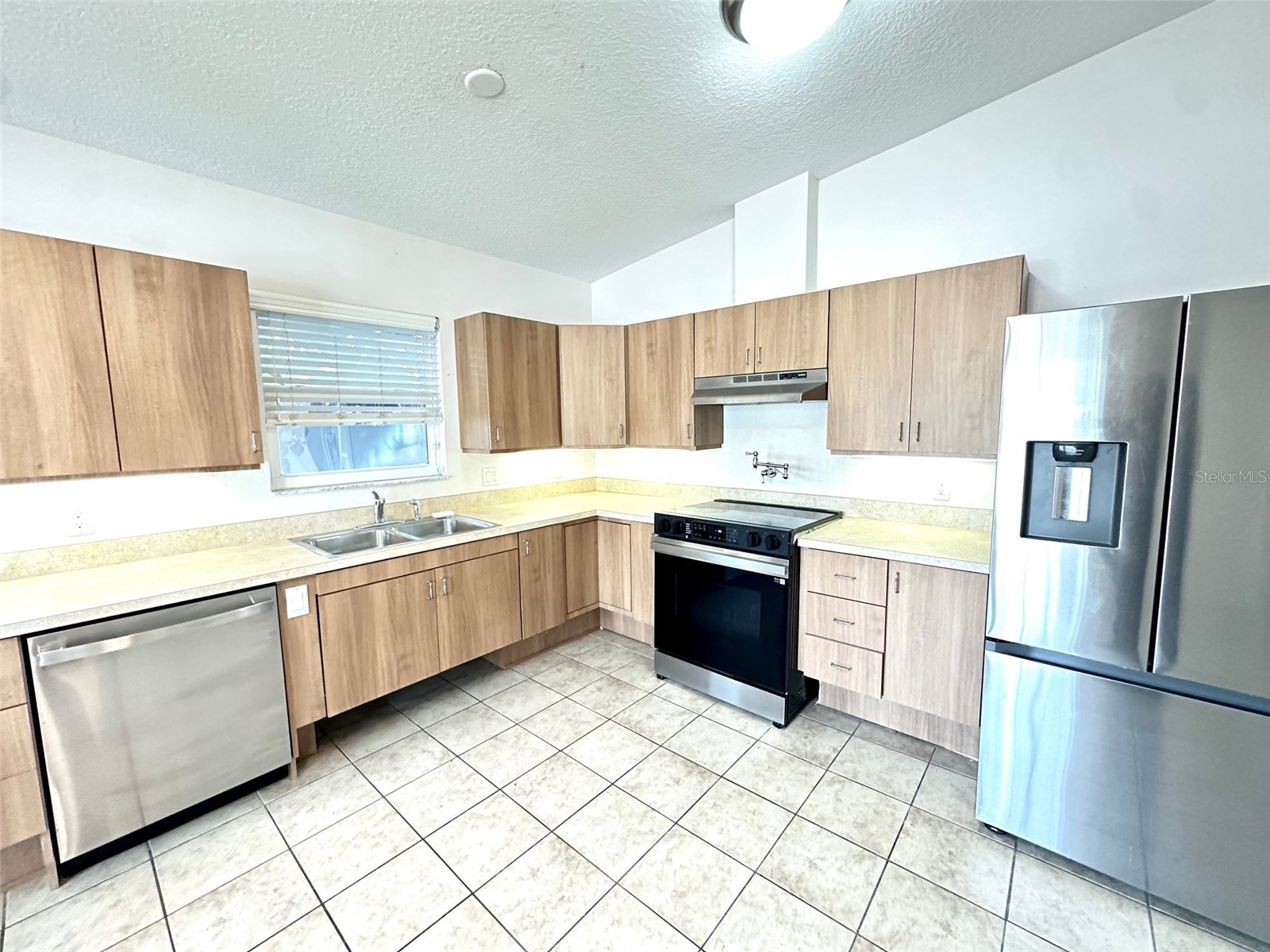 1121 Dr Martin Luther King Jr Street S Saint Petersburg FL 33705 TB8474070 image3