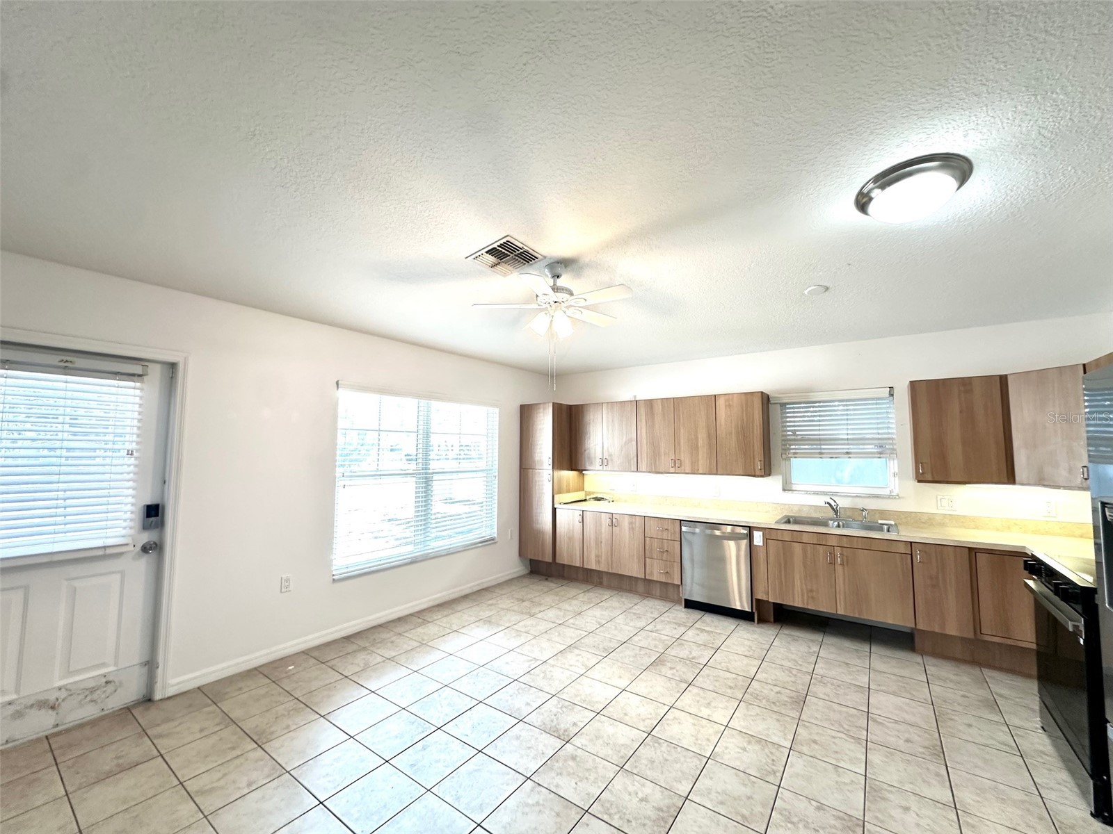 1121 Dr Martin Luther King Jr Street S Saint Petersburg FL 33705 TB8474070 image4