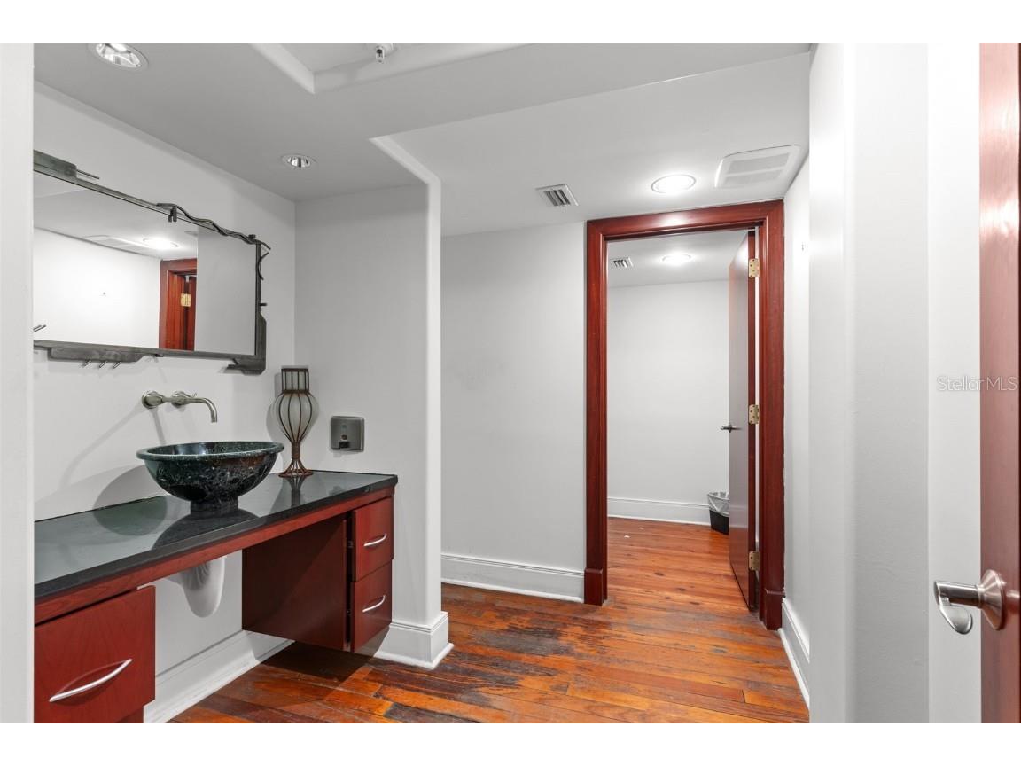 1121 E Twiggs Street Tampa FL 33602 TB8310023 image51