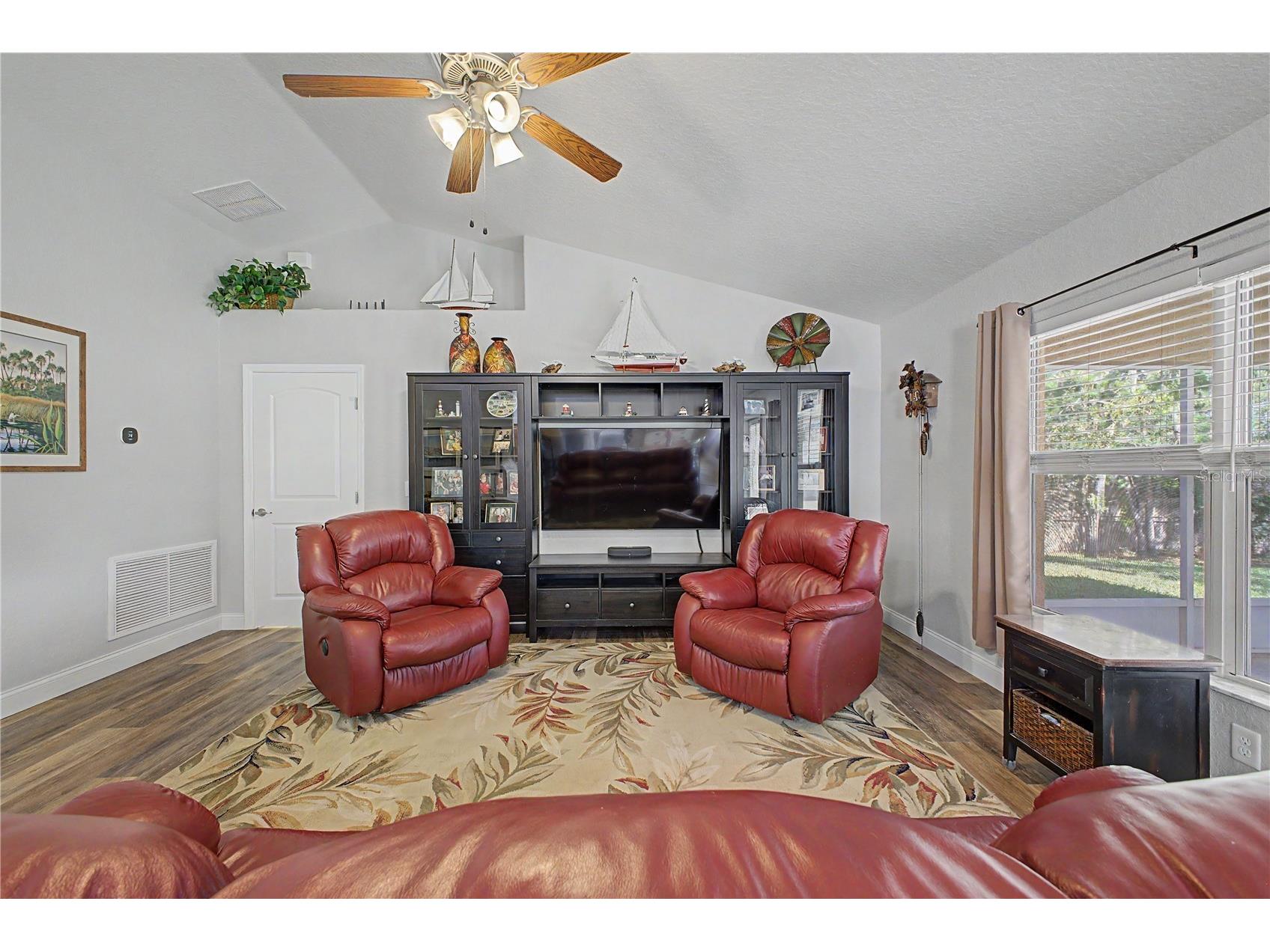11213 Flock Avenue Weeki Wachee FL 34613 W7885883 image16