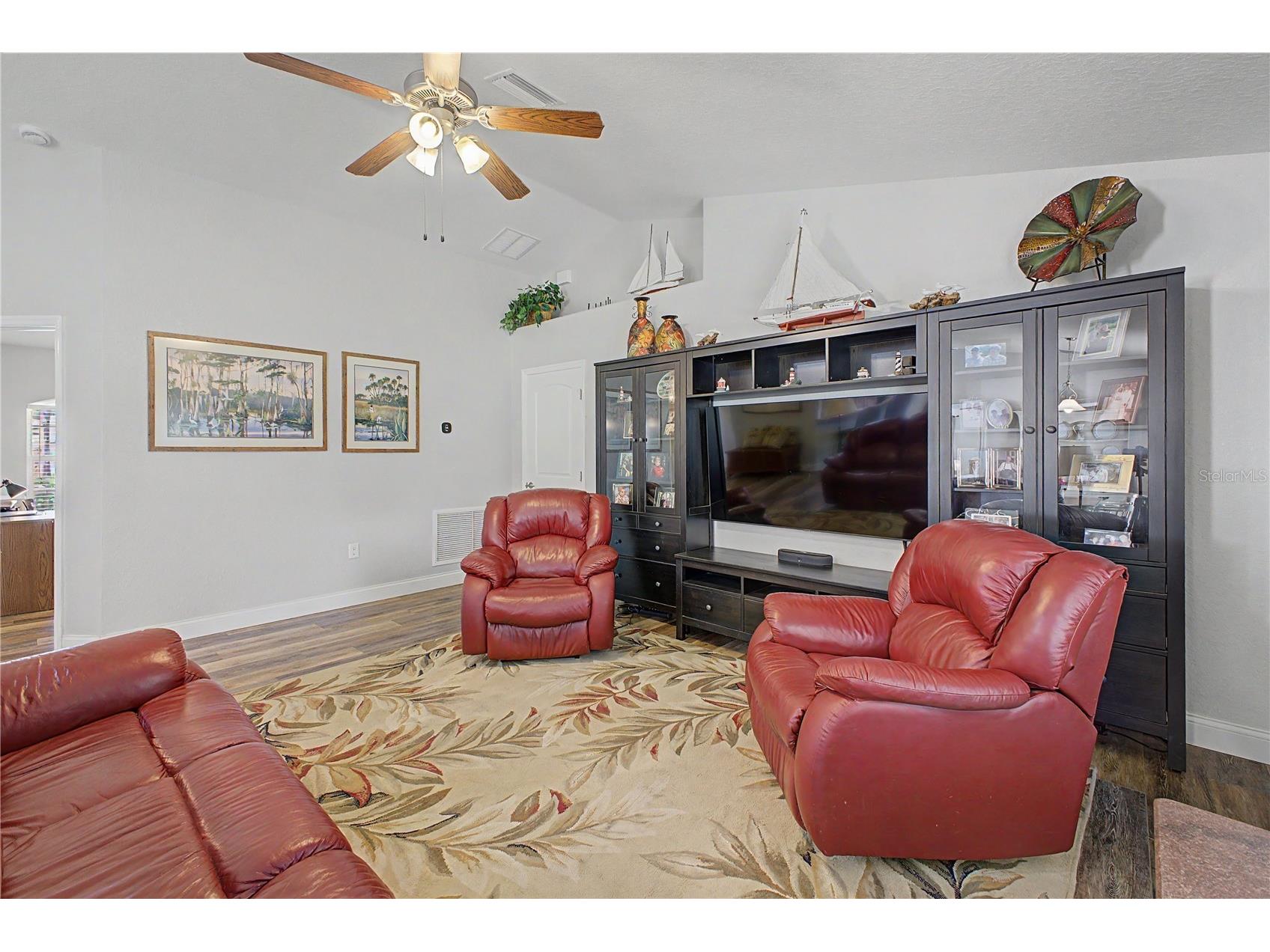 11213 Flock Avenue Weeki Wachee FL 34613 W7885883 image17