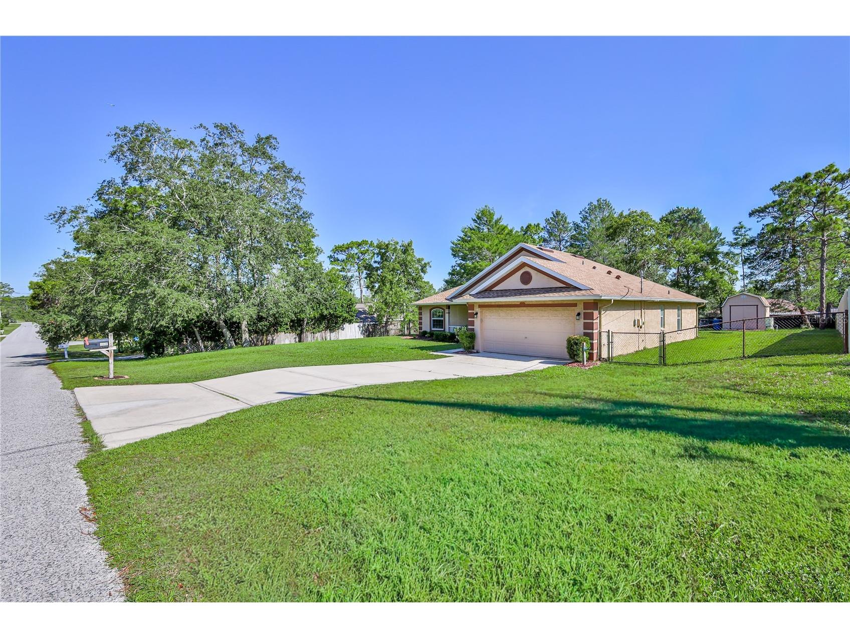 11213 Flock Avenue Weeki Wachee FL 34613 W7885883 image3