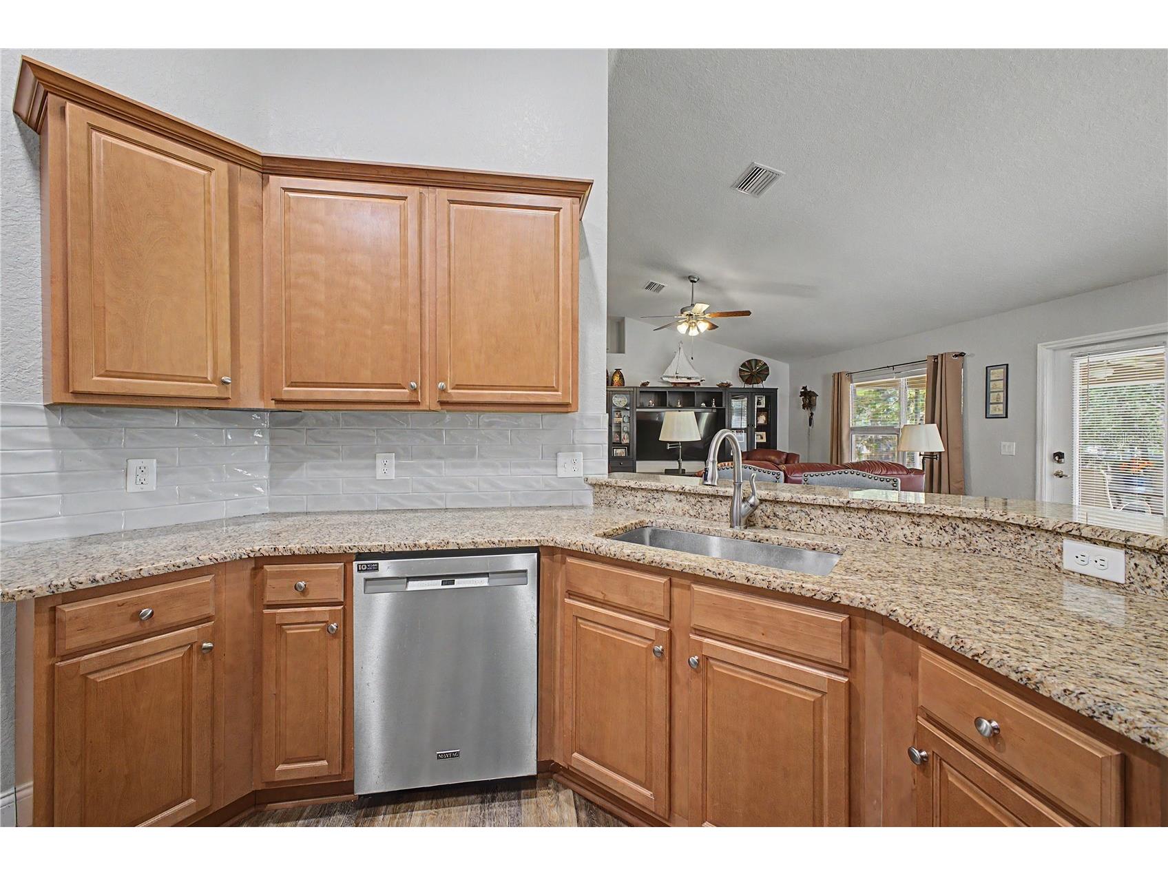 11213 Flock Avenue Weeki Wachee FL 34613 W7885883 image8