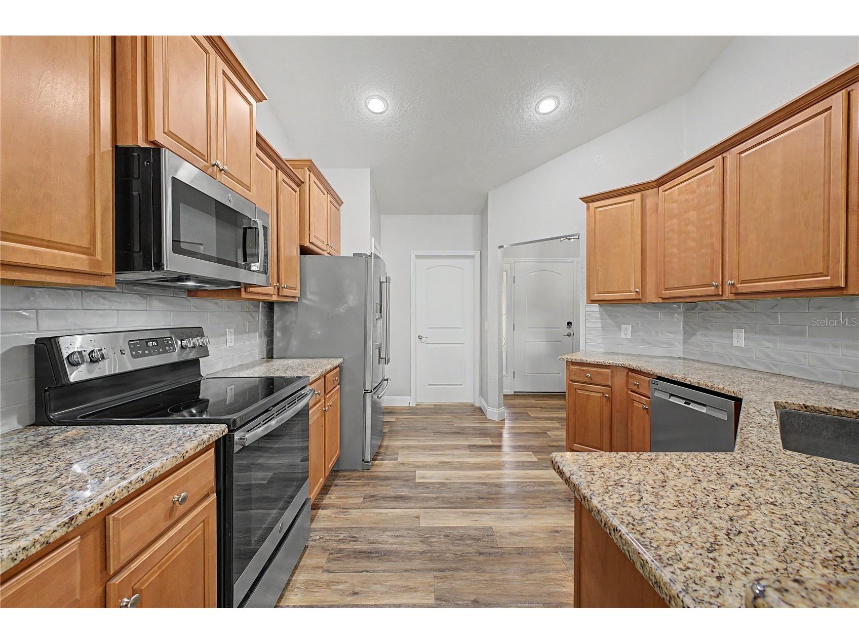 11213 Flock Avenue Weeki Wachee FL 34613 W7885883 image9