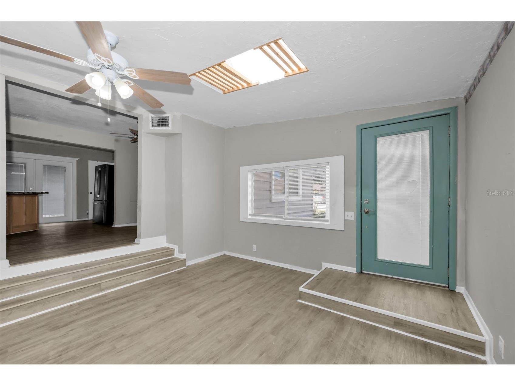 1122 E Oakwood Street Tarpon Springs FL 34689 - LAKE TARPON TB8465999 image3