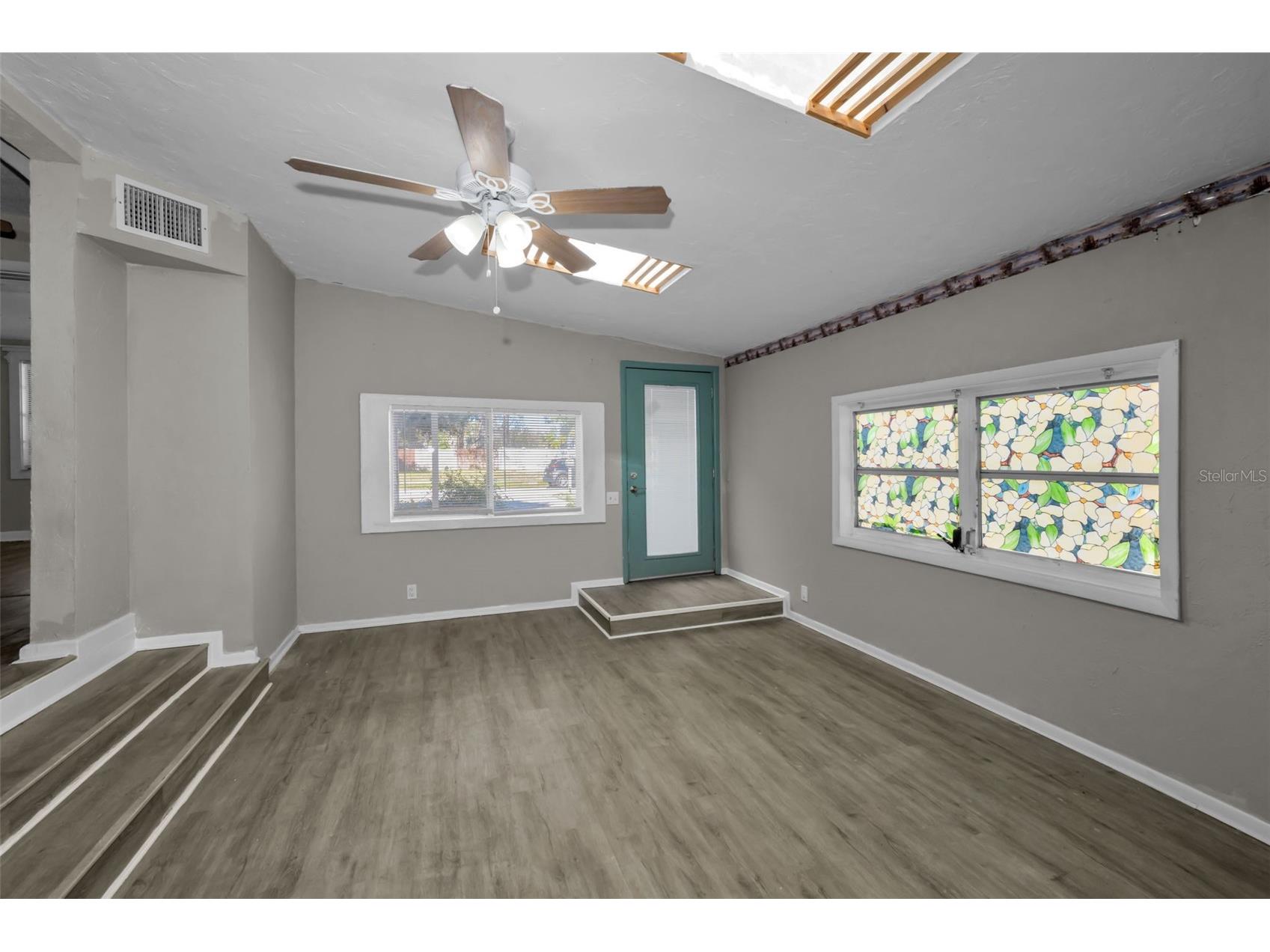 1122 E Oakwood Street Tarpon Springs FL 34689 - LAKE TARPON TB8465999 image5