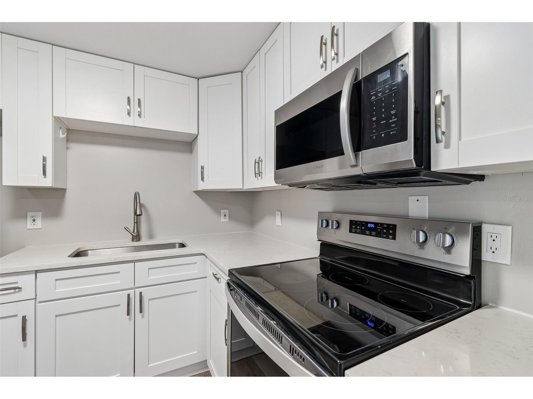 1124 Jadewood Avenue Clearwater FL 33759 TB8526437 image16