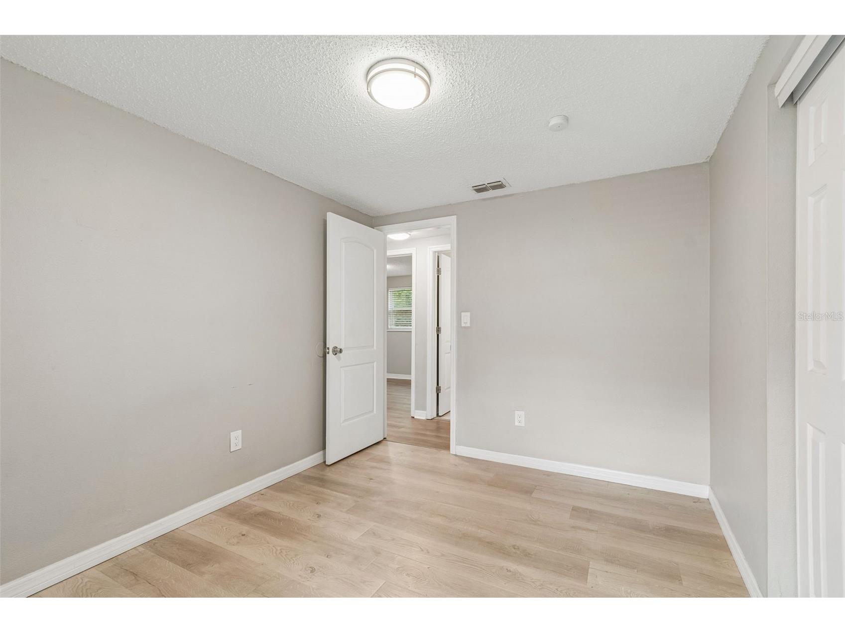 1124 Jadewood Avenue Clearwater FL 33759 TB8526437 image21