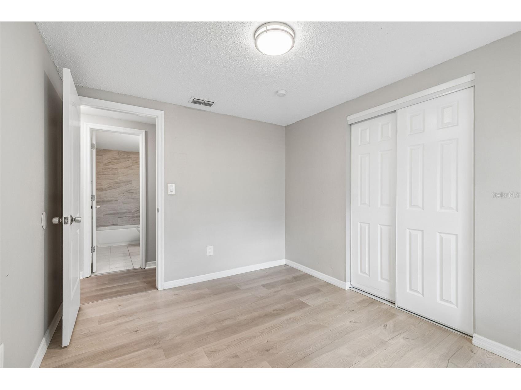 1124 Jadewood Avenue Clearwater FL 33759 TB8526437 image22