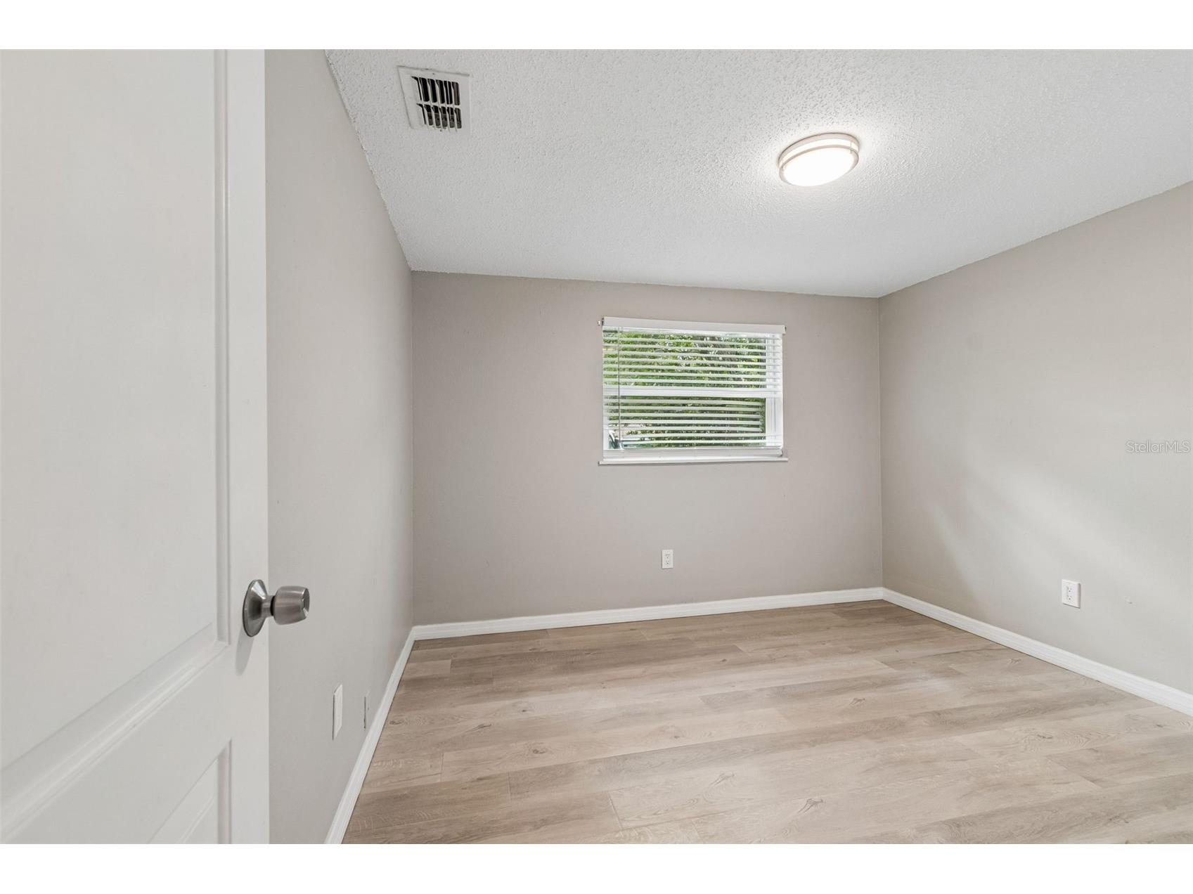 1124 Jadewood Avenue Clearwater FL 33759 TB8526437 image23