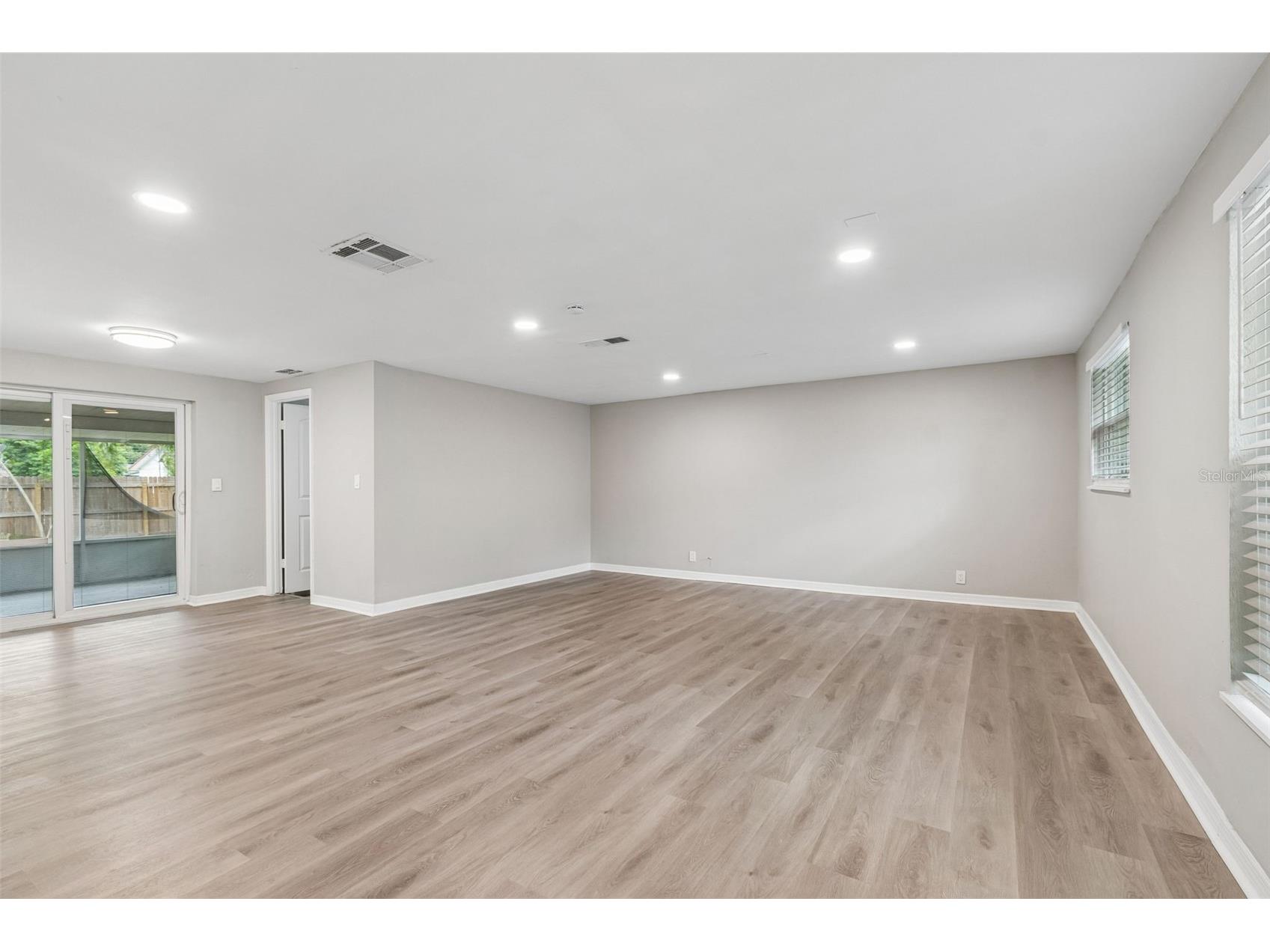 1124 Jadewood Avenue Clearwater FL 33759 TB8526437 image4
