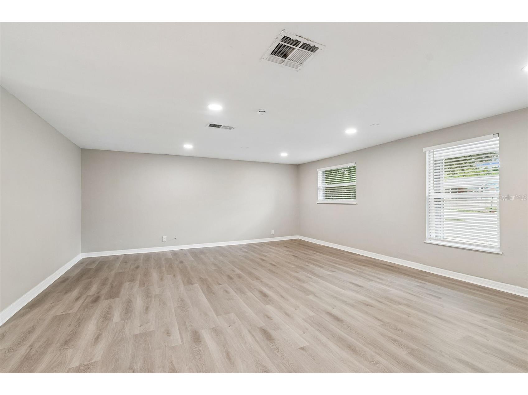 1124 Jadewood Avenue Clearwater FL 33759 TB8526437 image6