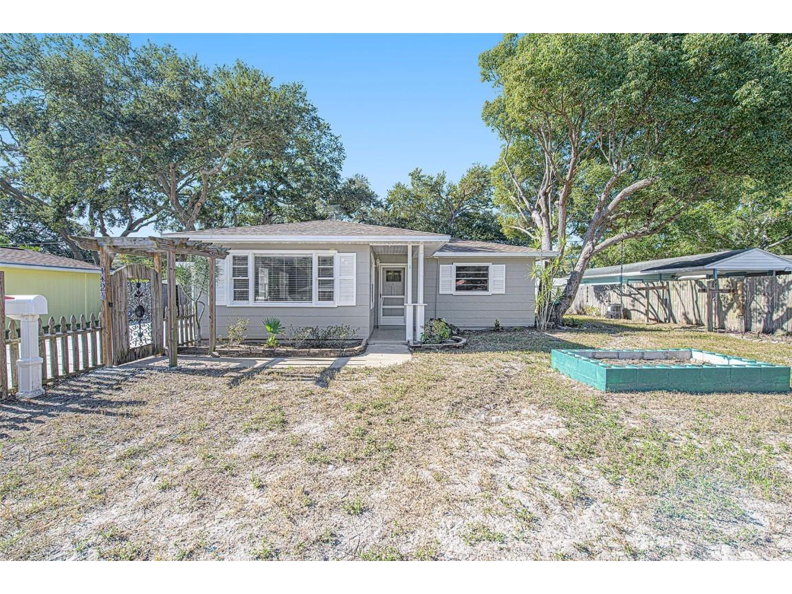 1124 Robinson Drive N Saint Petersburg FL 33710 T3344564 image1