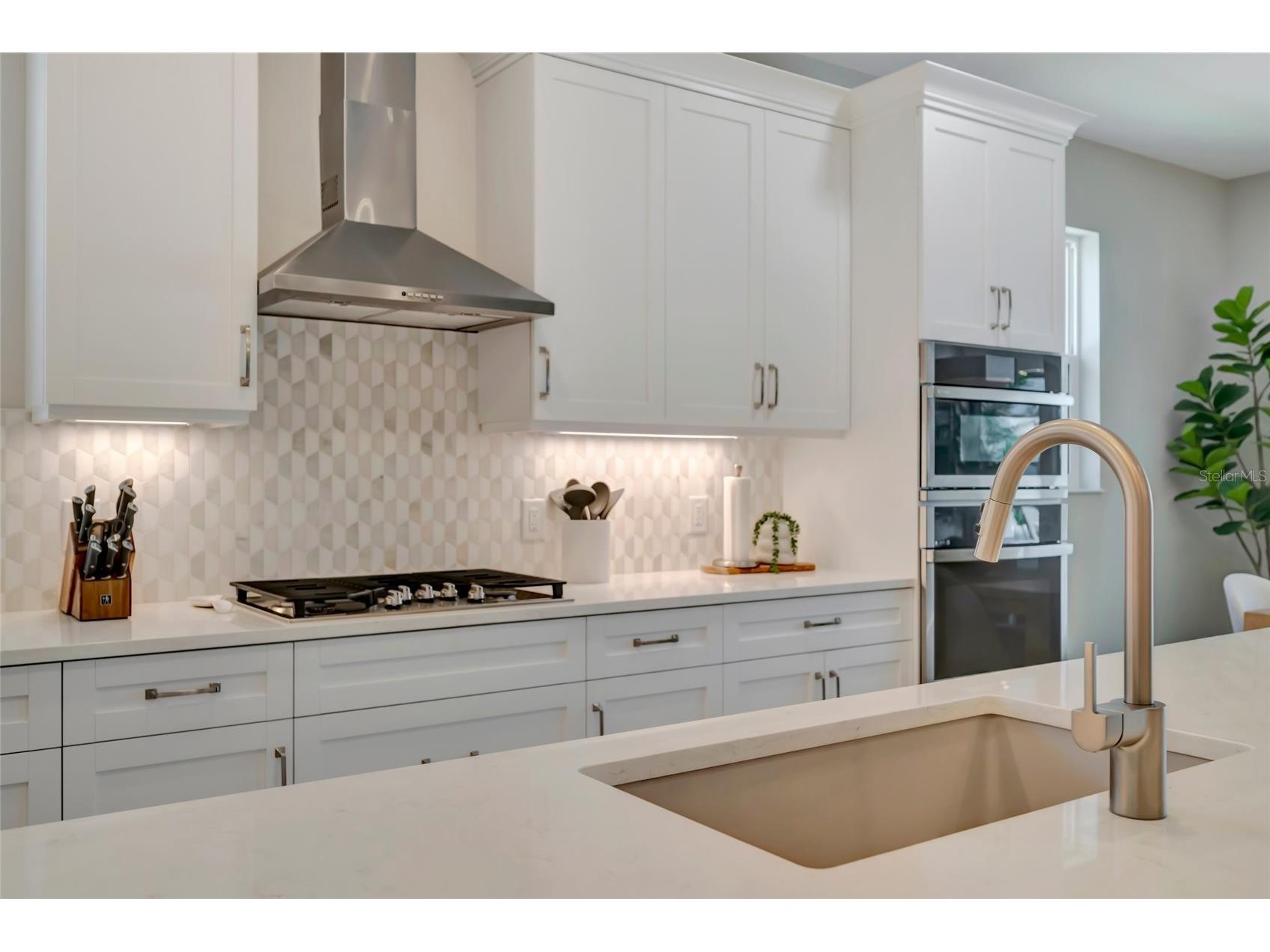 1124 Waterline Court Sarasota FL 34240 A4692511 image25