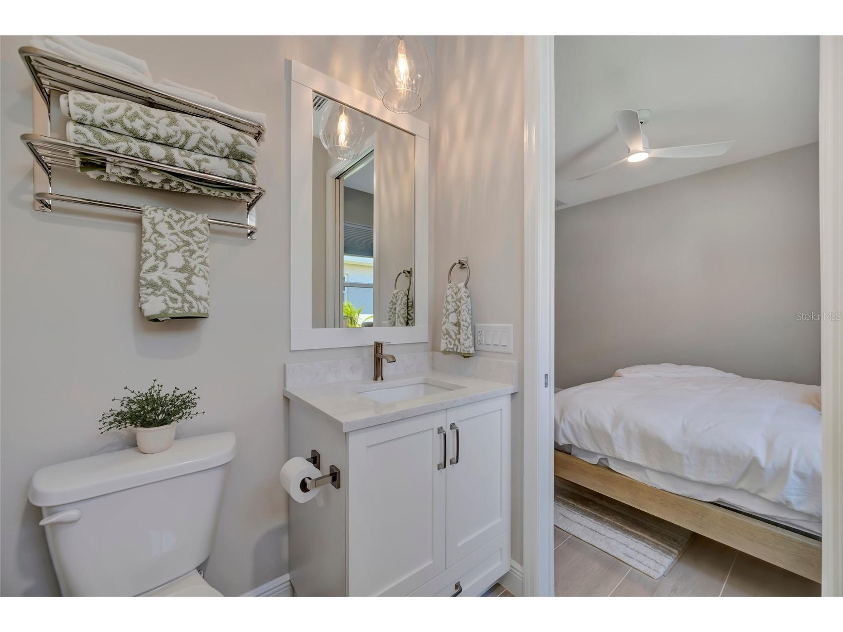 1124 Waterline Court Sarasota FL 34240 A4692511 image40
