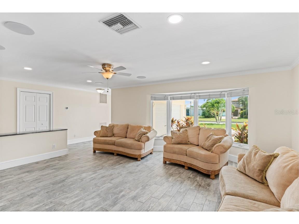 11240 7th Street E Treasure Island FL 33706 - CANAL TO INTRACOASTAL TB8448941 image7